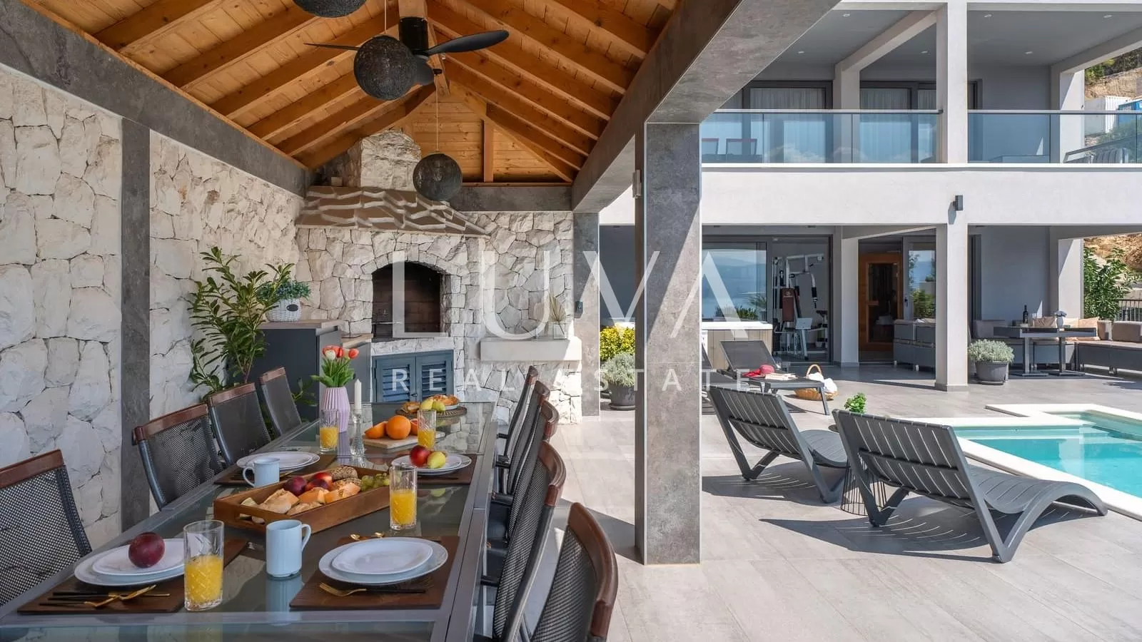 Stanići, Omiš, luxuriöse Villa mit Pool in der Nähe des Meeres zum Verkauf