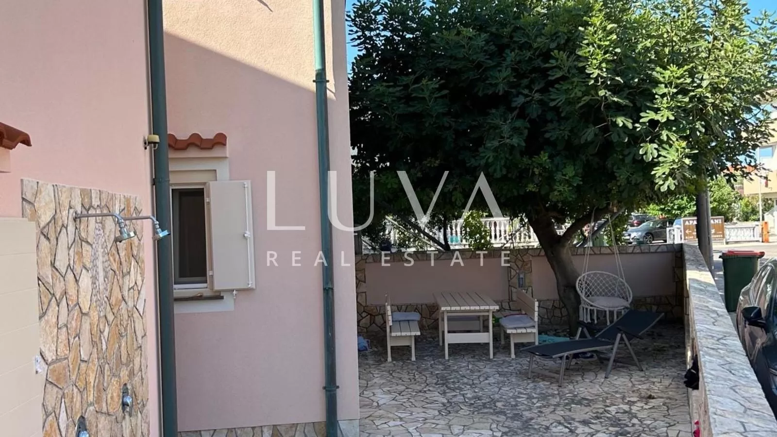 Spacious Semi-Detached House 275m2 for Sale in Nin