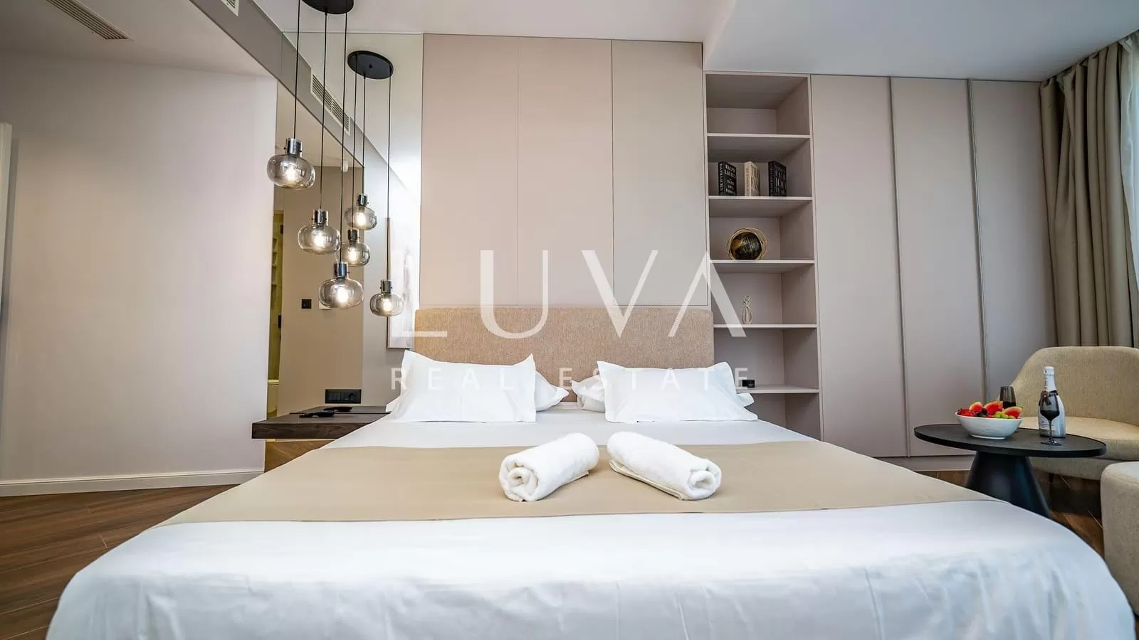 Trogir, luksuzna vila s bazenom i pogledom na more na prodaju
