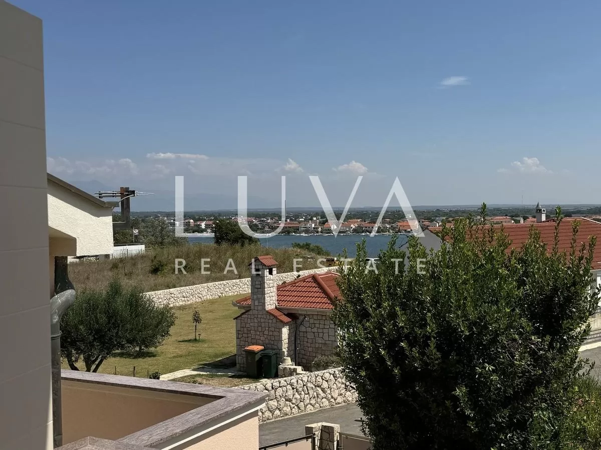 Spacious Semi-Detached House 275m2 for Sale in Nin