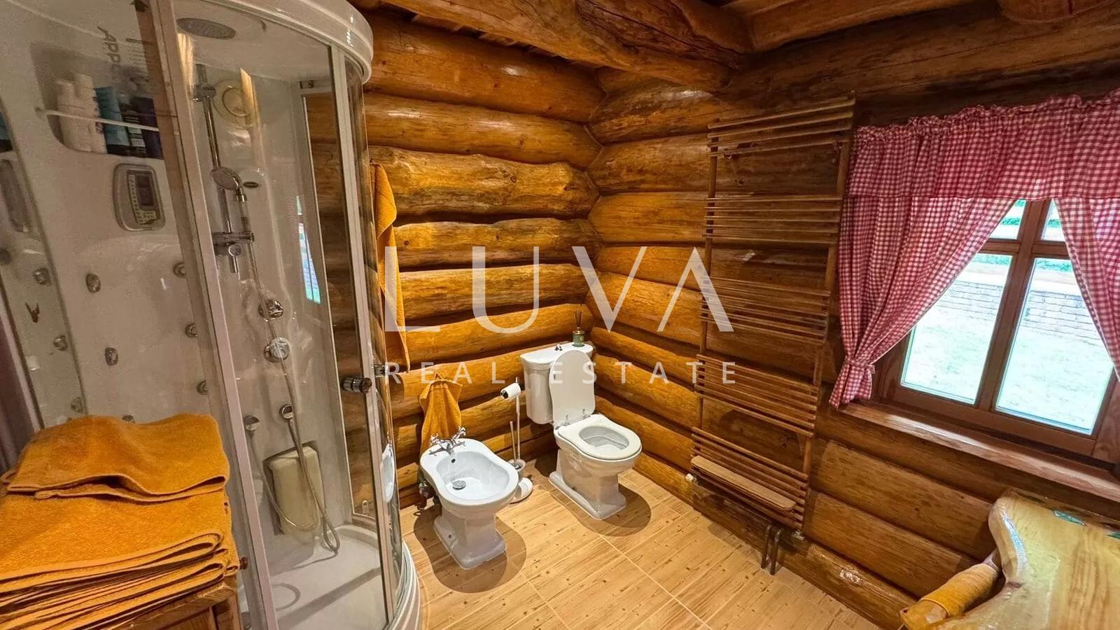 Varaždinske Toplice, Martinkovec, einzigartiges Holzhaus
