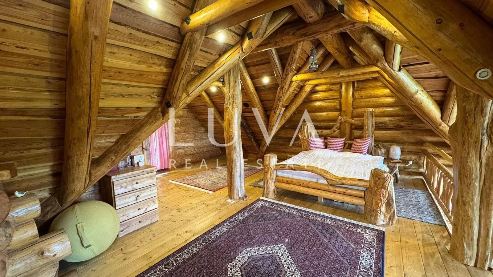 Varaždinske Toplice, Martinkovec, einzigartiges Holzhaus