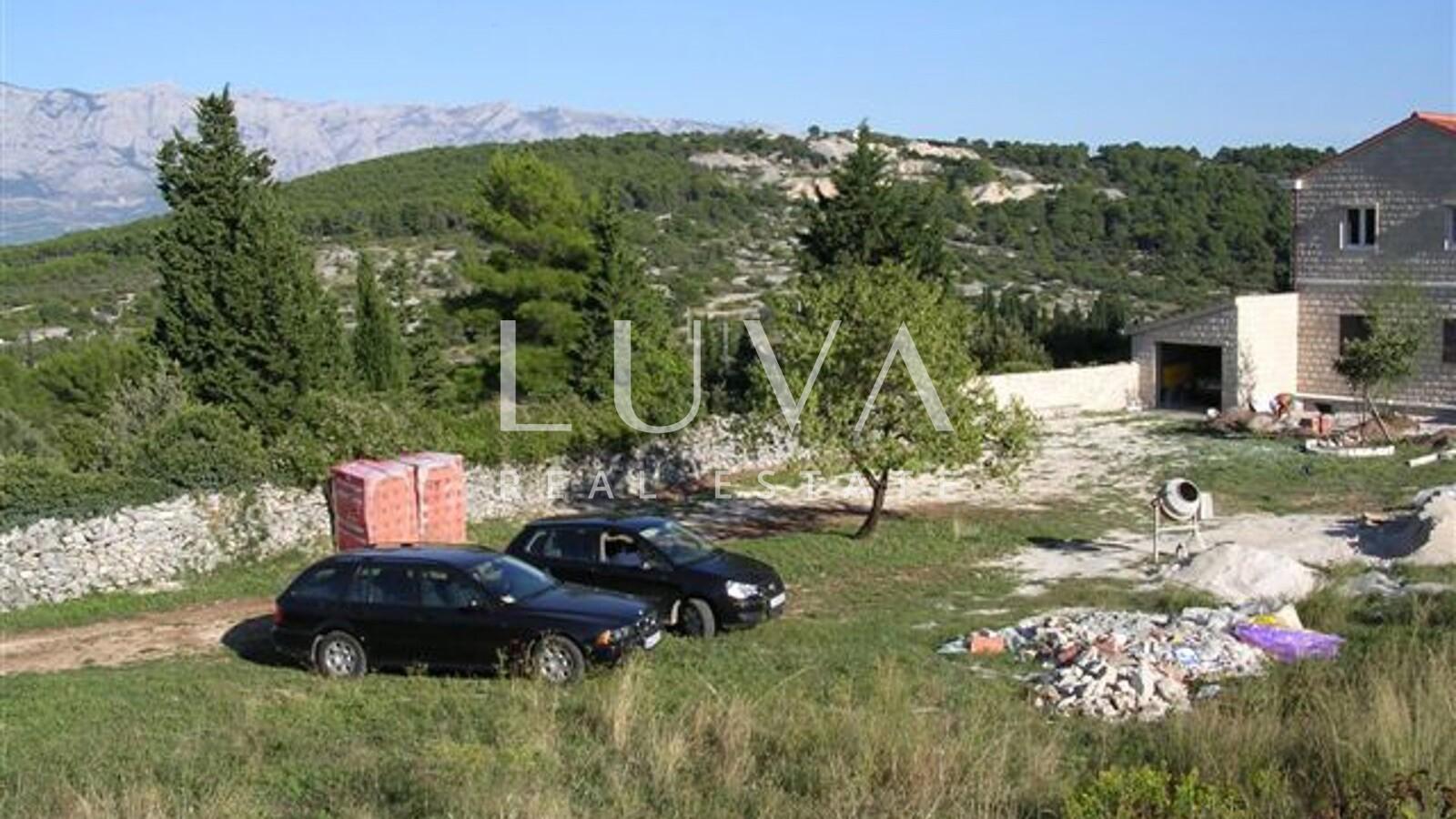 Brač, Selca, Attractive Building Plot of 1381 m² for Sale