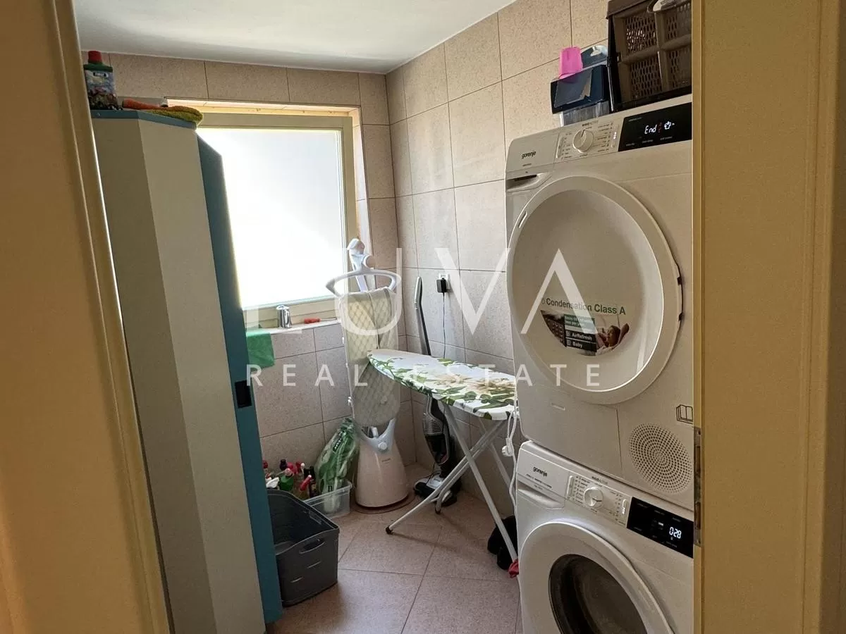 Spacious Semi-Detached House 275m2 for Sale in Nin