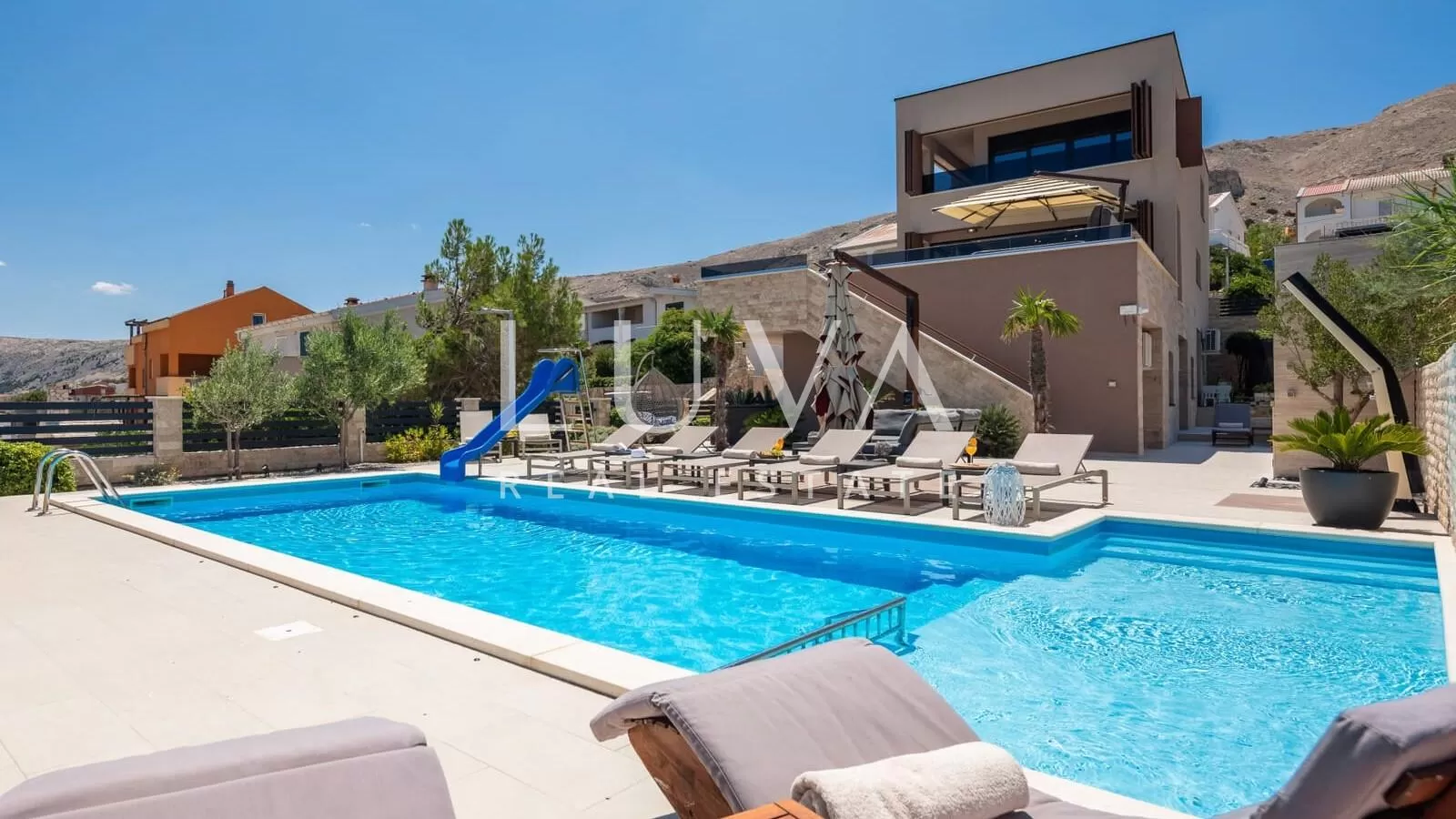 Pag, luxuriöse Villa mit Pool nahe dem Meer zu verkaufen