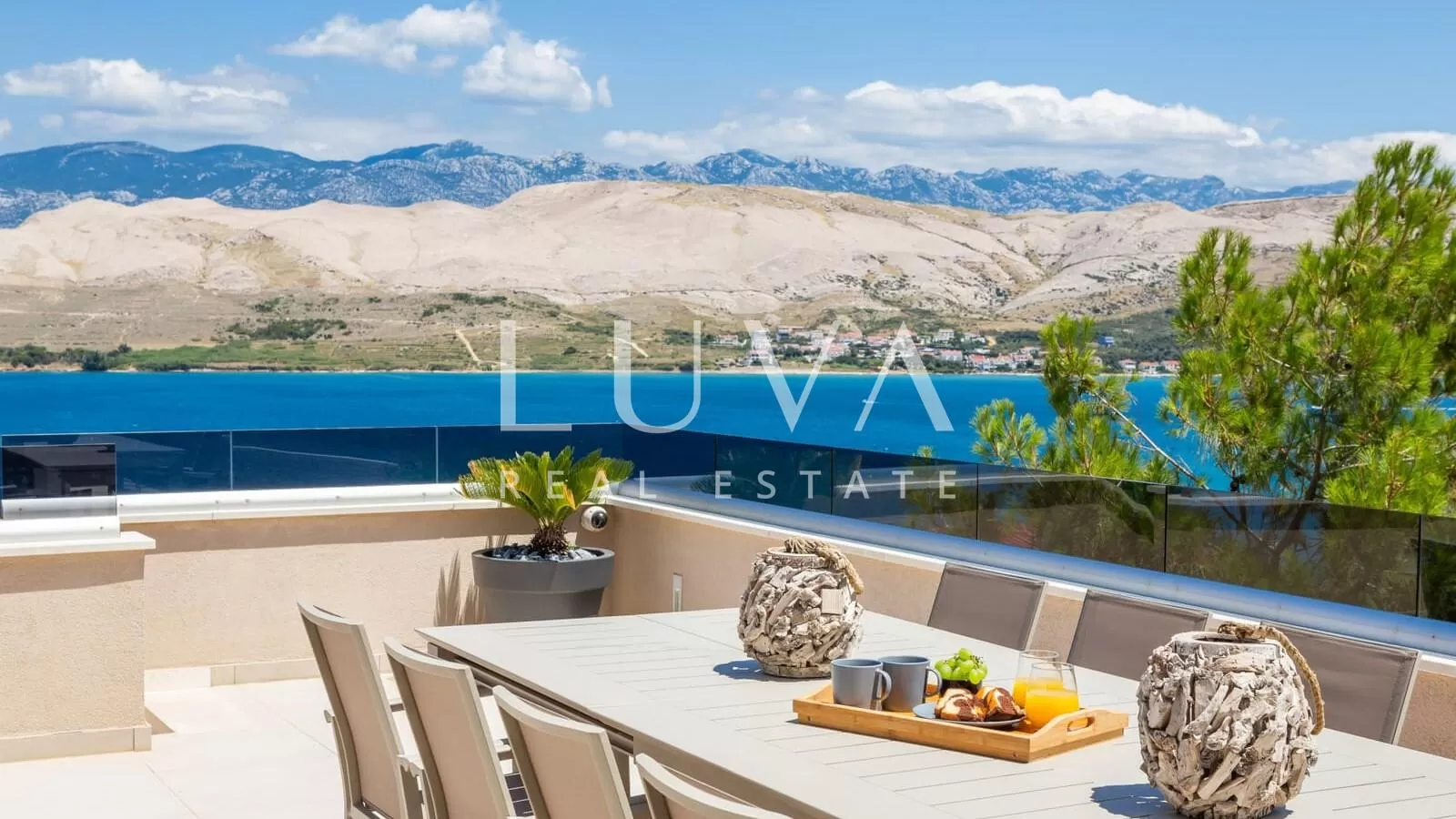Pag, luxuriöse Villa mit Pool nahe dem Meer zu verkaufen