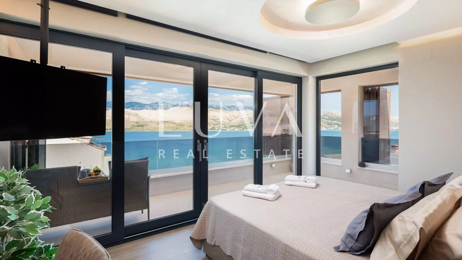 Pag, luxuriöse Villa mit Pool nahe dem Meer zu verkaufen
