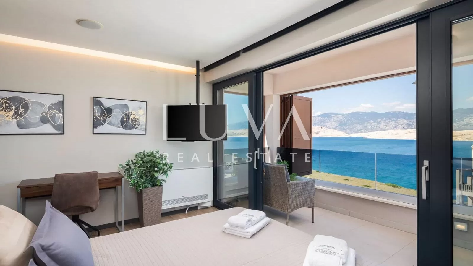Pag, luxuriöse Villa mit Pool nahe dem Meer zu verkaufen