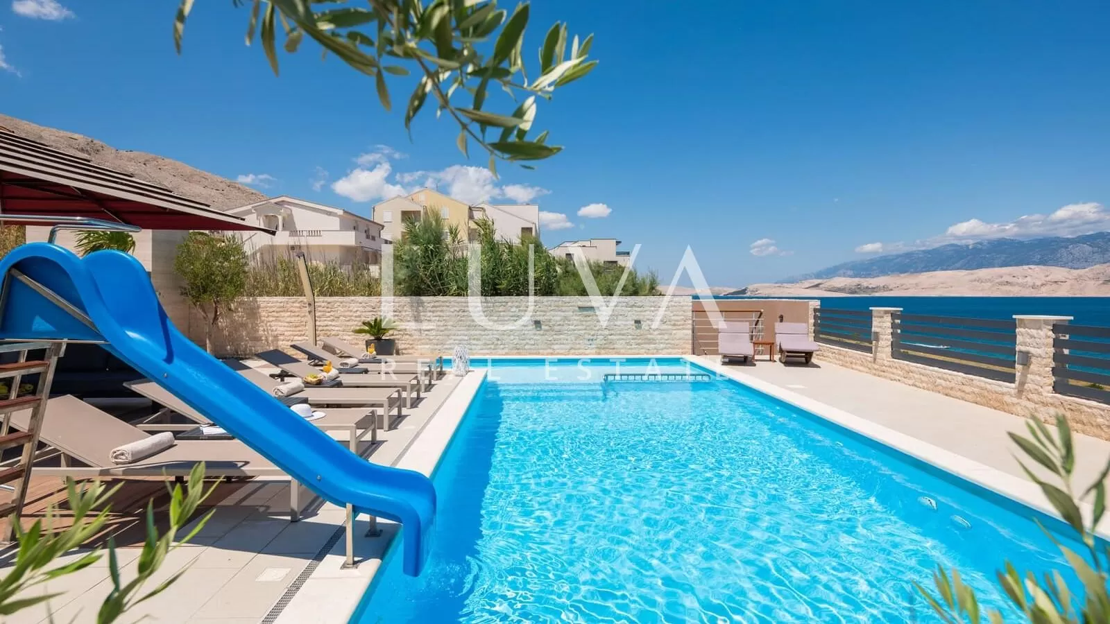 Pag, luxuriöse Villa mit Pool nahe dem Meer zu verkaufen
