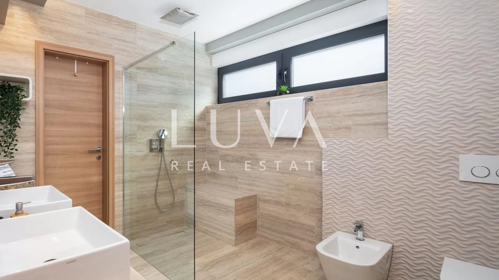 Pag, luxuriöse Villa mit Pool nahe dem Meer zu verkaufen