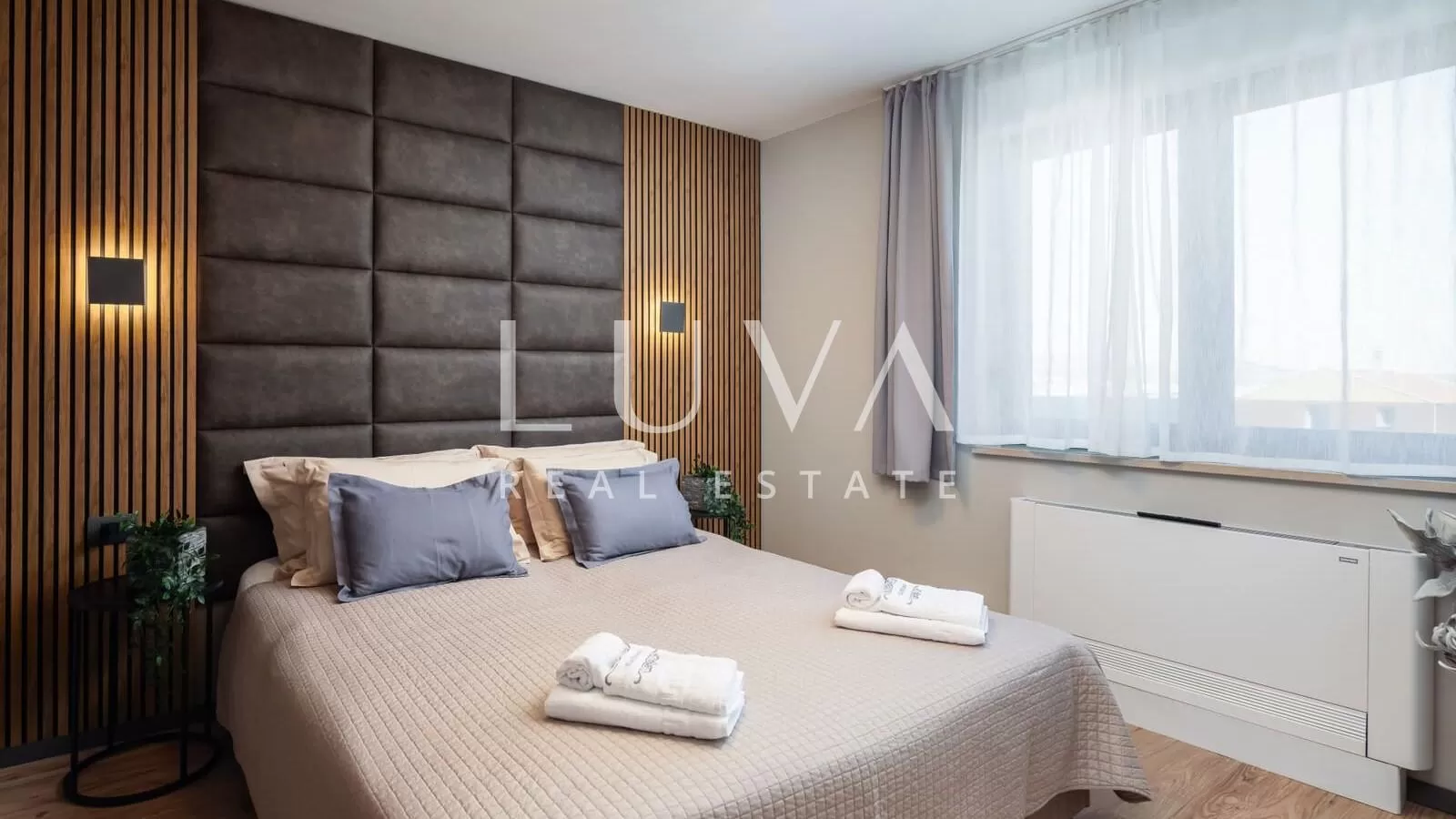 Pag, luxuriöse Villa mit Pool nahe dem Meer zu verkaufen