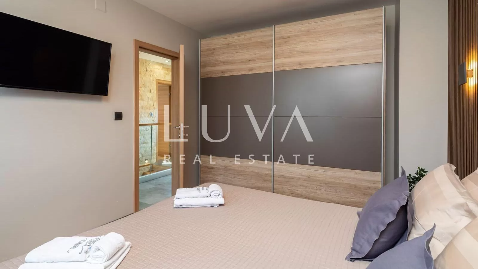 Pag, luxuriöse Villa mit Pool nahe dem Meer zu verkaufen