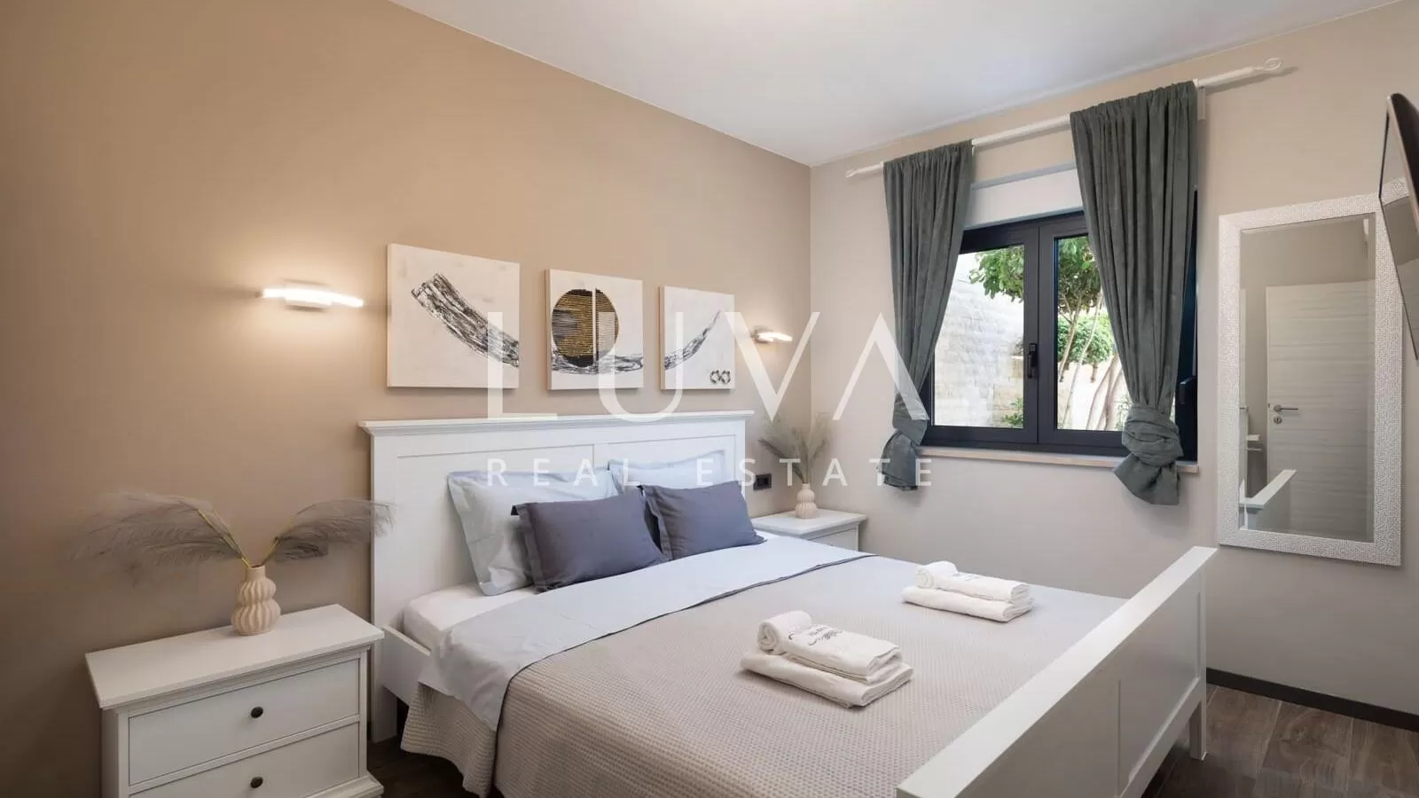 Pag, luxuriöse Villa mit Pool nahe dem Meer zu verkaufen