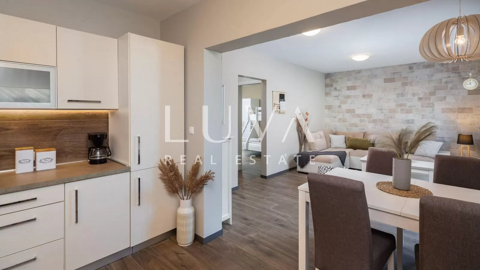 Pag, luxuriöse Villa mit Pool nahe dem Meer zu verkaufen