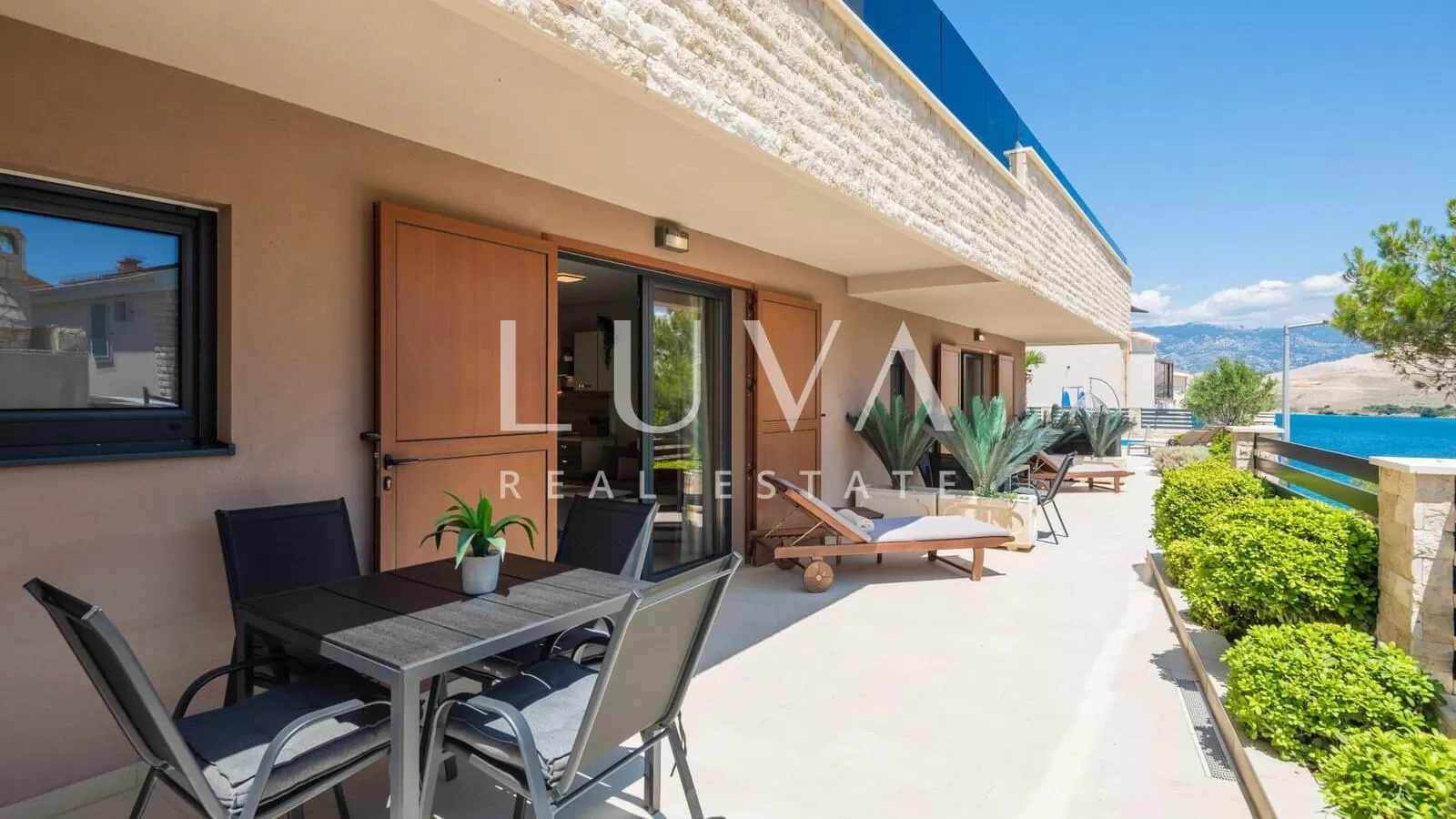 Pag, luxuriöse Villa mit Pool nahe dem Meer zu verkaufen