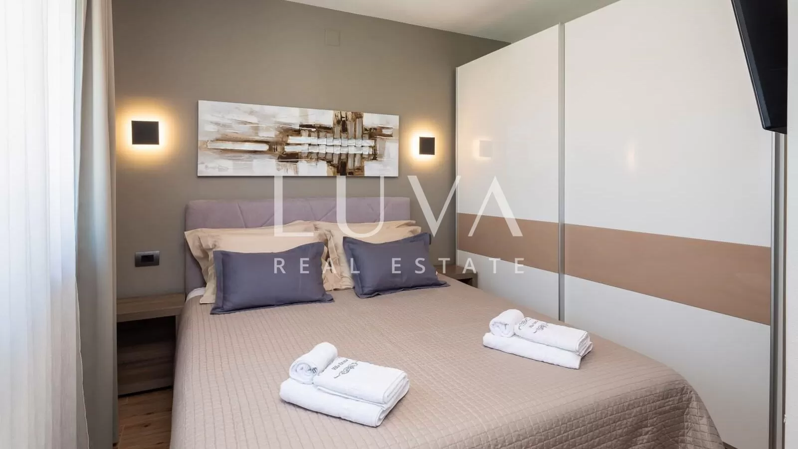 Pag, luxuriöse Villa mit Pool nahe dem Meer zu verkaufen
