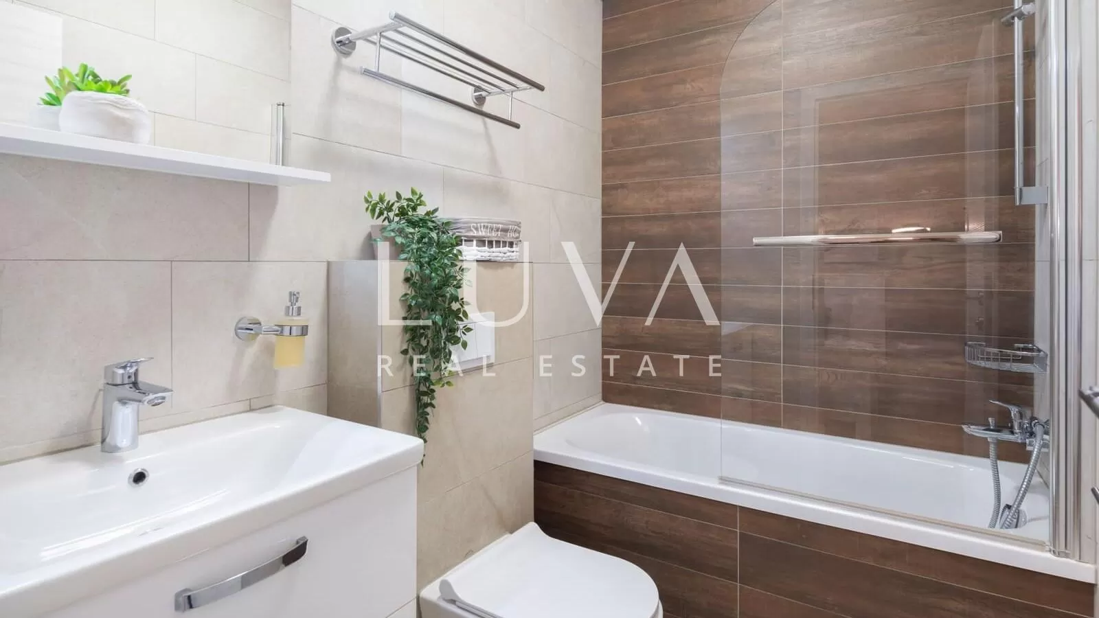 Pag, luxuriöse Villa mit Pool nahe dem Meer zu verkaufen
