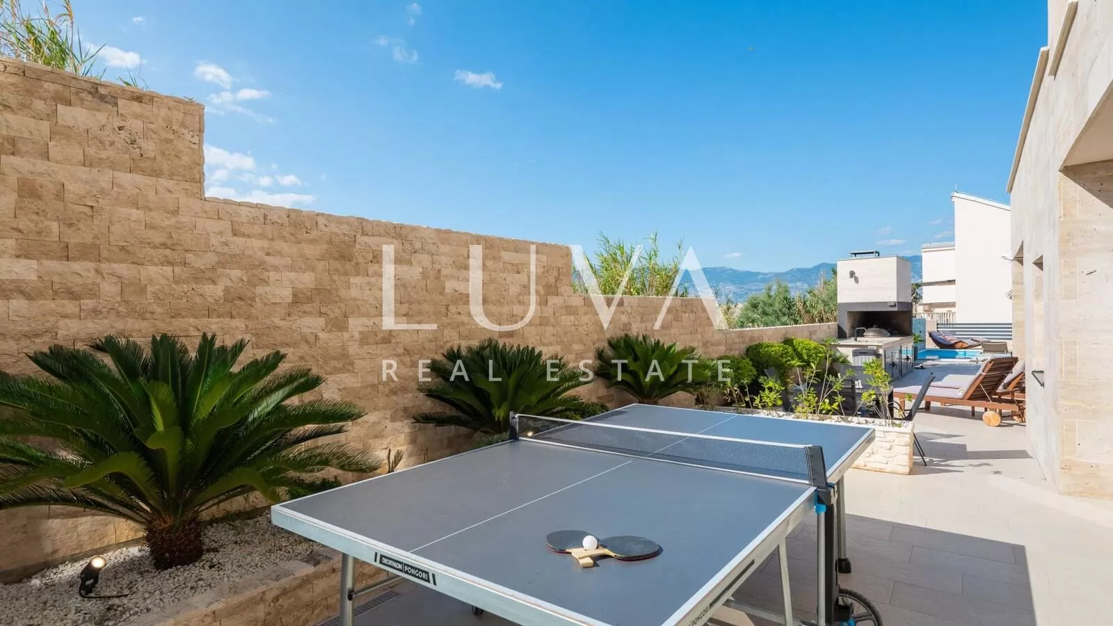 Pag, luxuriöse Villa mit Pool nahe dem Meer zu verkaufen
