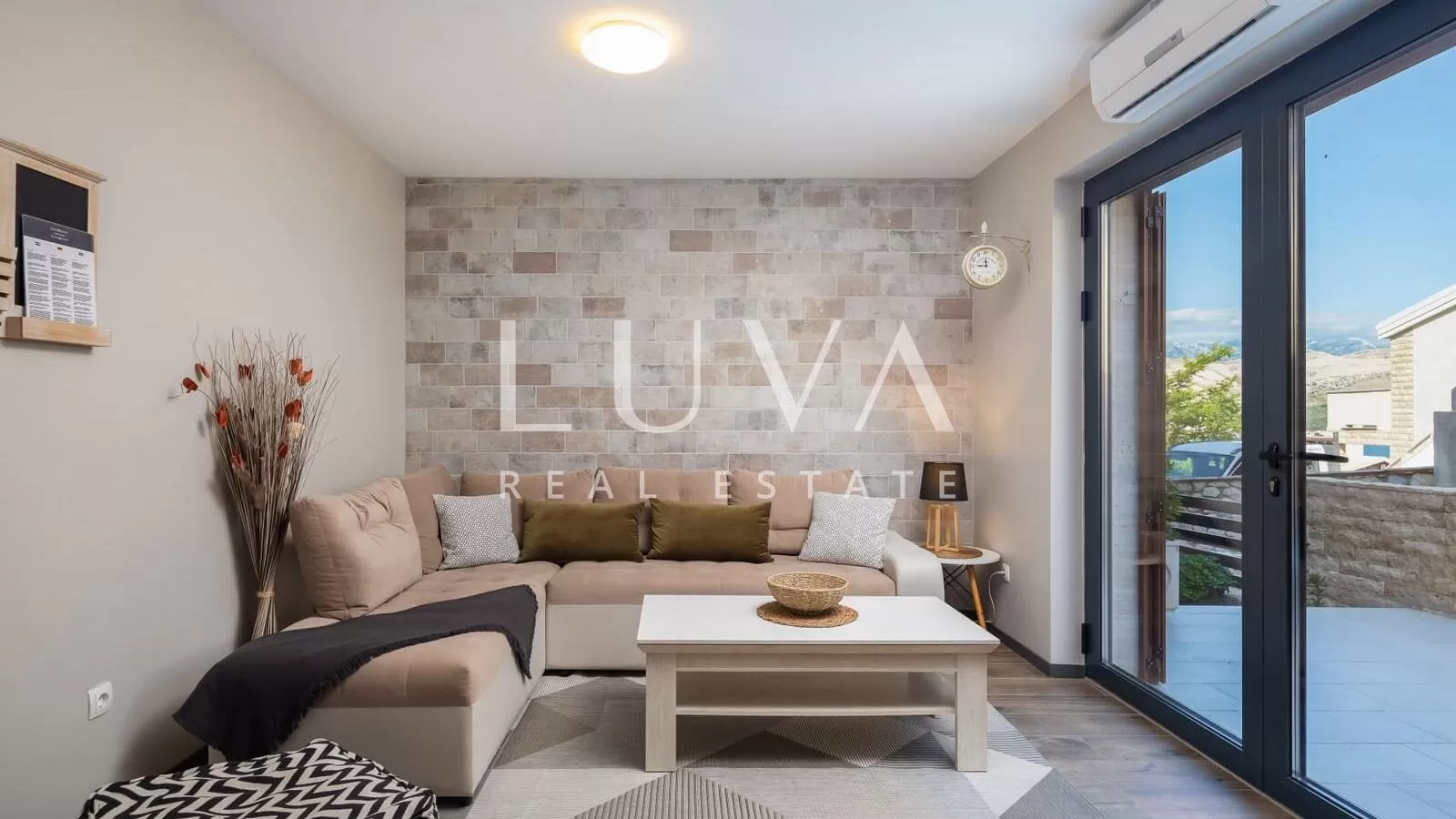 Pag, luxuriöse Villa mit Pool nahe dem Meer zu verkaufen