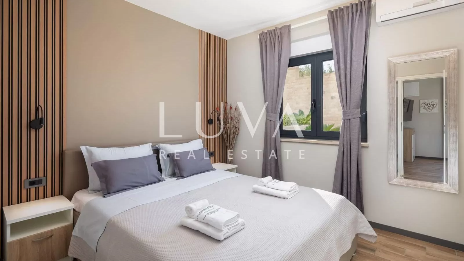 Pag, luxuriöse Villa mit Pool nahe dem Meer zu verkaufen