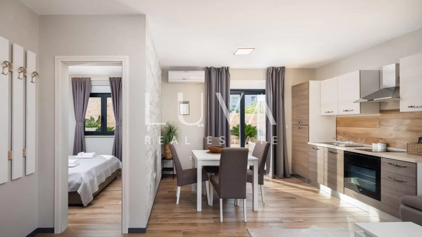 Pag, luxuriöse Villa mit Pool nahe dem Meer zu verkaufen