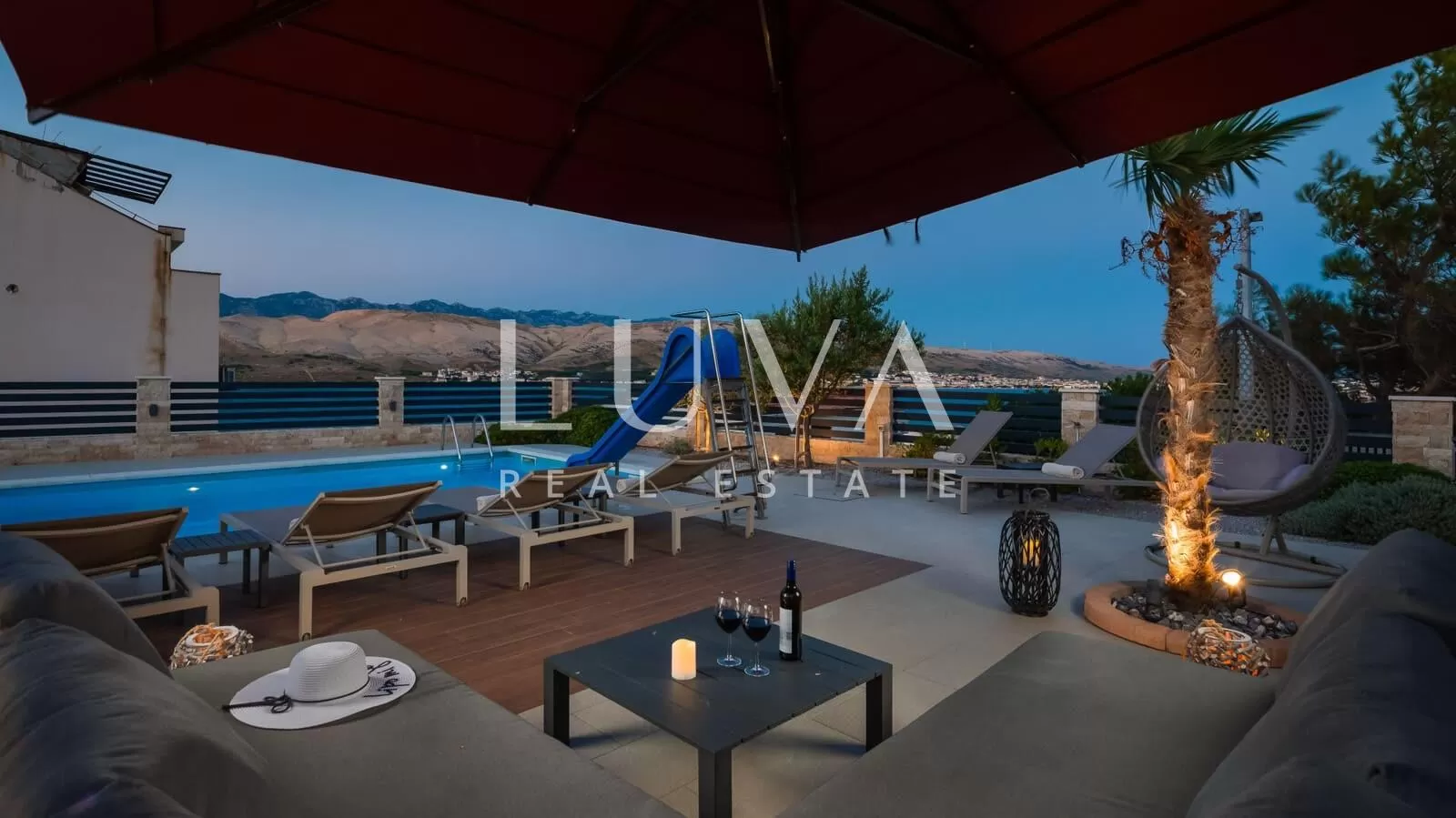 Pag, luxuriöse Villa mit Pool nahe dem Meer zu verkaufen