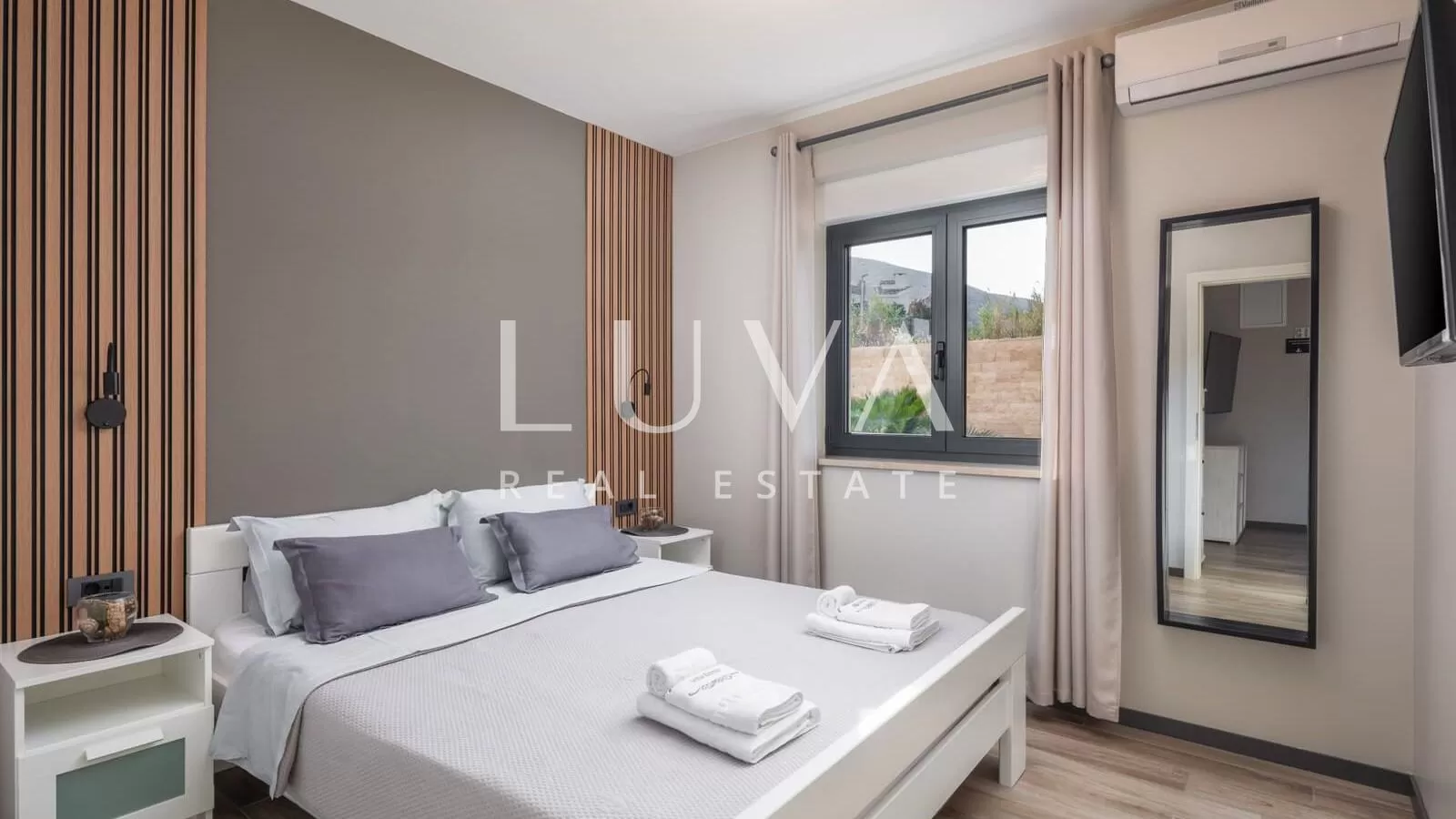 Pag, luxuriöse Villa mit Pool nahe dem Meer zu verkaufen
