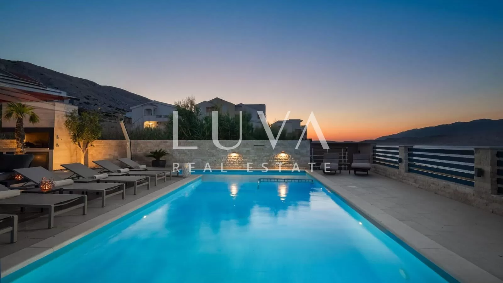 Pag, luxuriöse Villa mit Pool nahe dem Meer zu verkaufen
