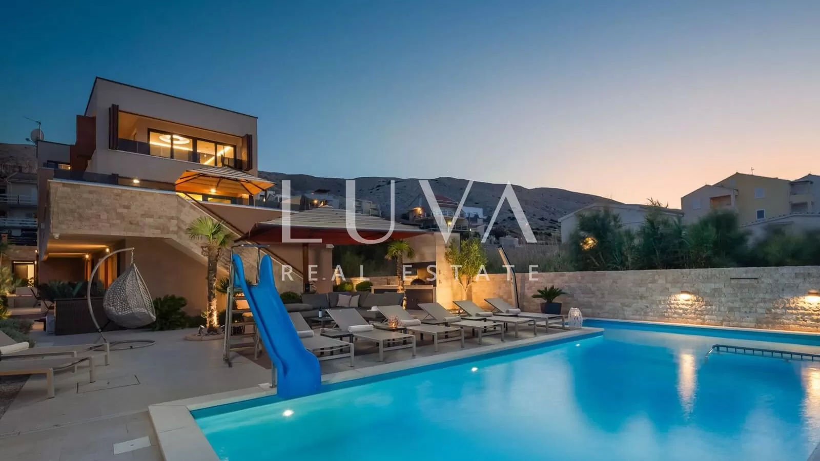 Pag, luxuriöse Villa mit Pool nahe dem Meer zu verkaufen