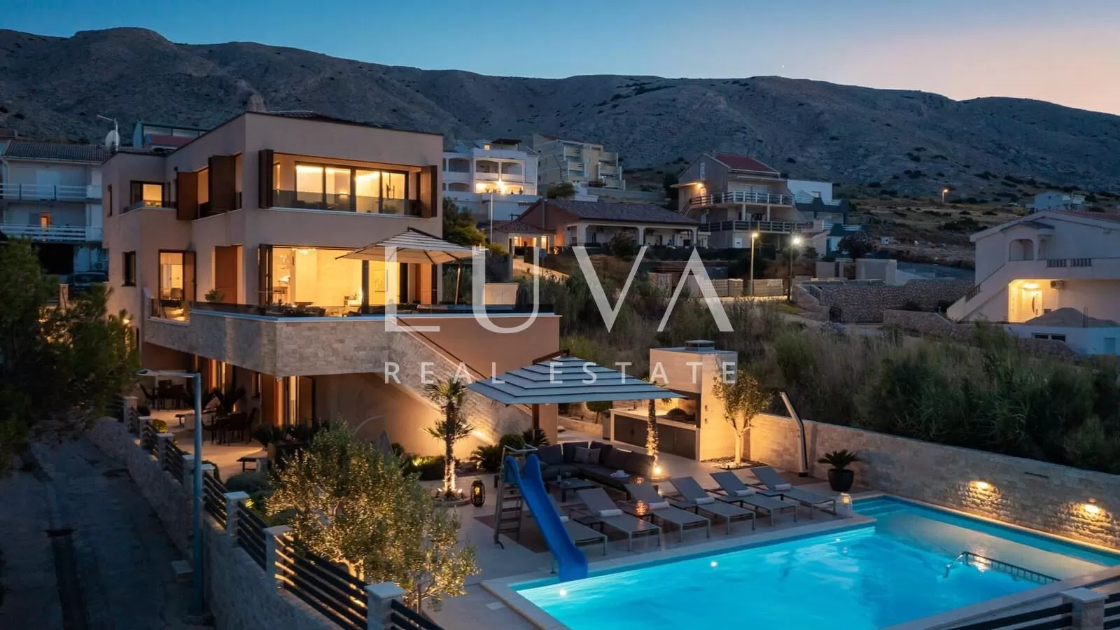 Pag, luxuriöse Villa mit Pool nahe dem Meer zu verkaufen