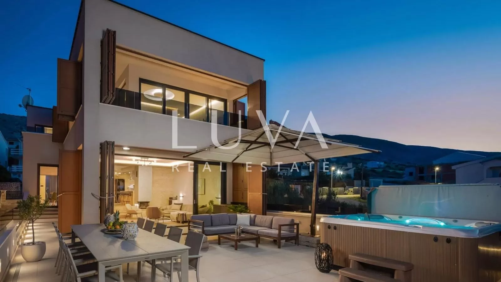 Pag, luxuriöse Villa mit Pool nahe dem Meer zu verkaufen
