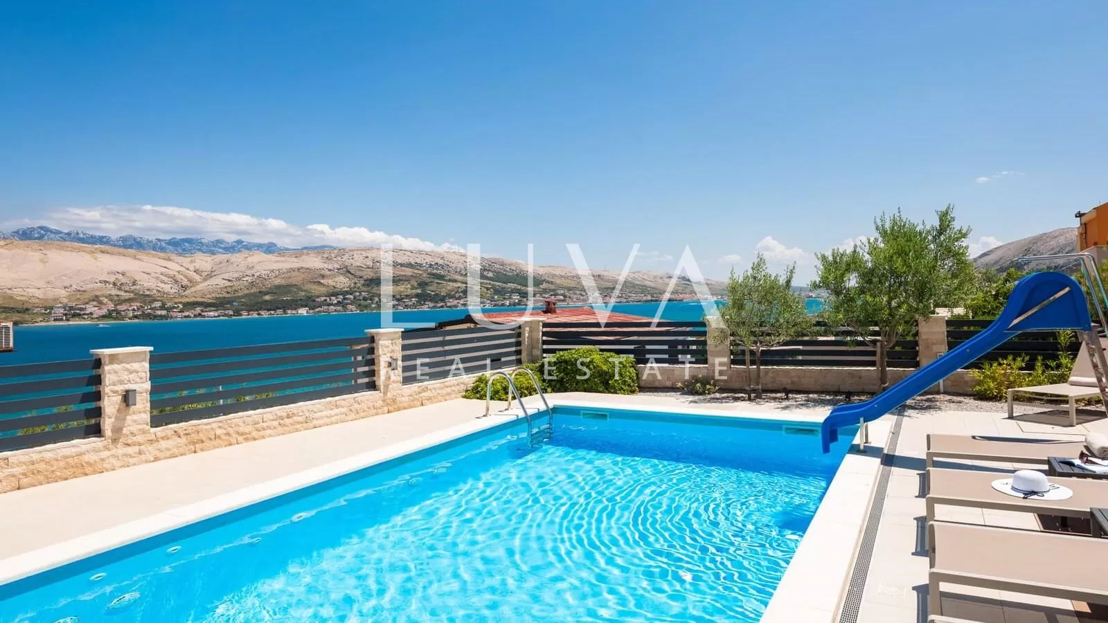 Pag, luxuriöse Villa mit Pool nahe dem Meer zu verkaufen