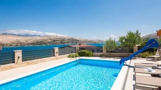 Pag, luxuriöse Villa mit Pool nahe dem Meer zu verkaufen