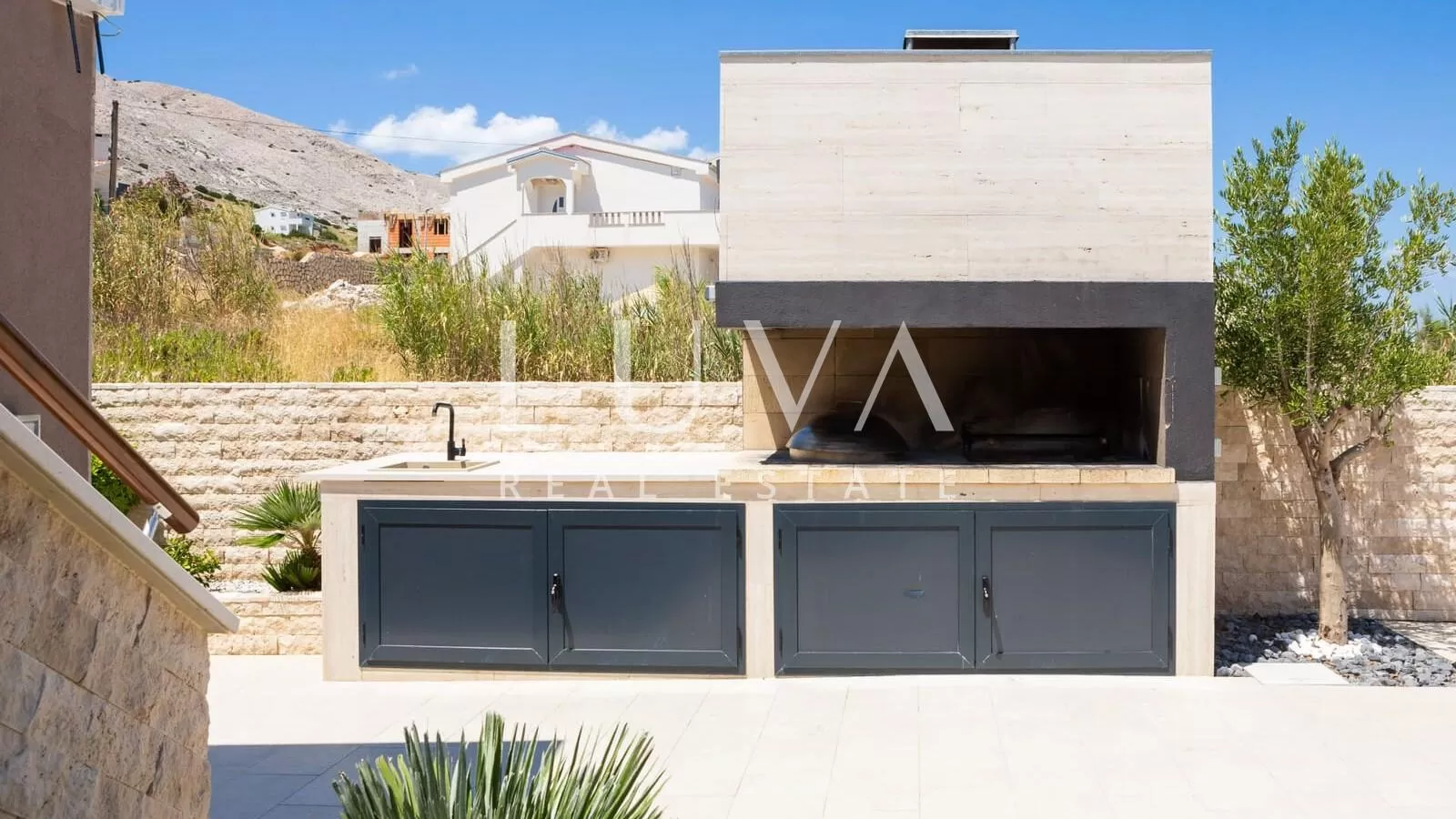 Pag, luxuriöse Villa mit Pool nahe dem Meer zu verkaufen