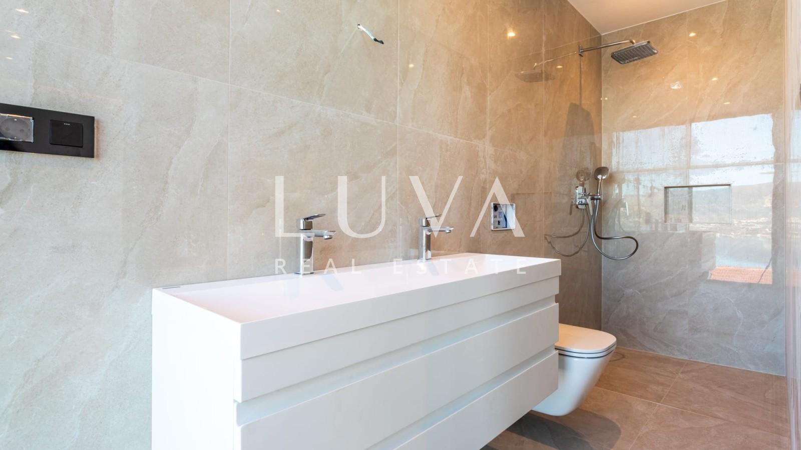 Čiovo, Mastrinka, nova luksuzna vila s bazenom uz more