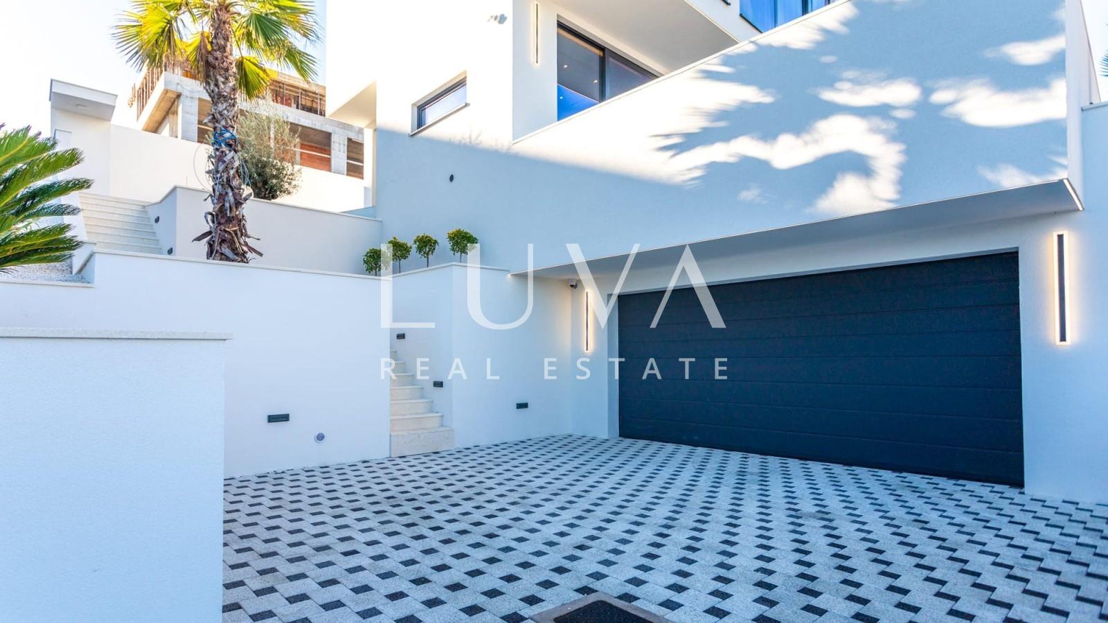 Čiovo, Mastrinka, nova luksuzna vila s bazenom uz more