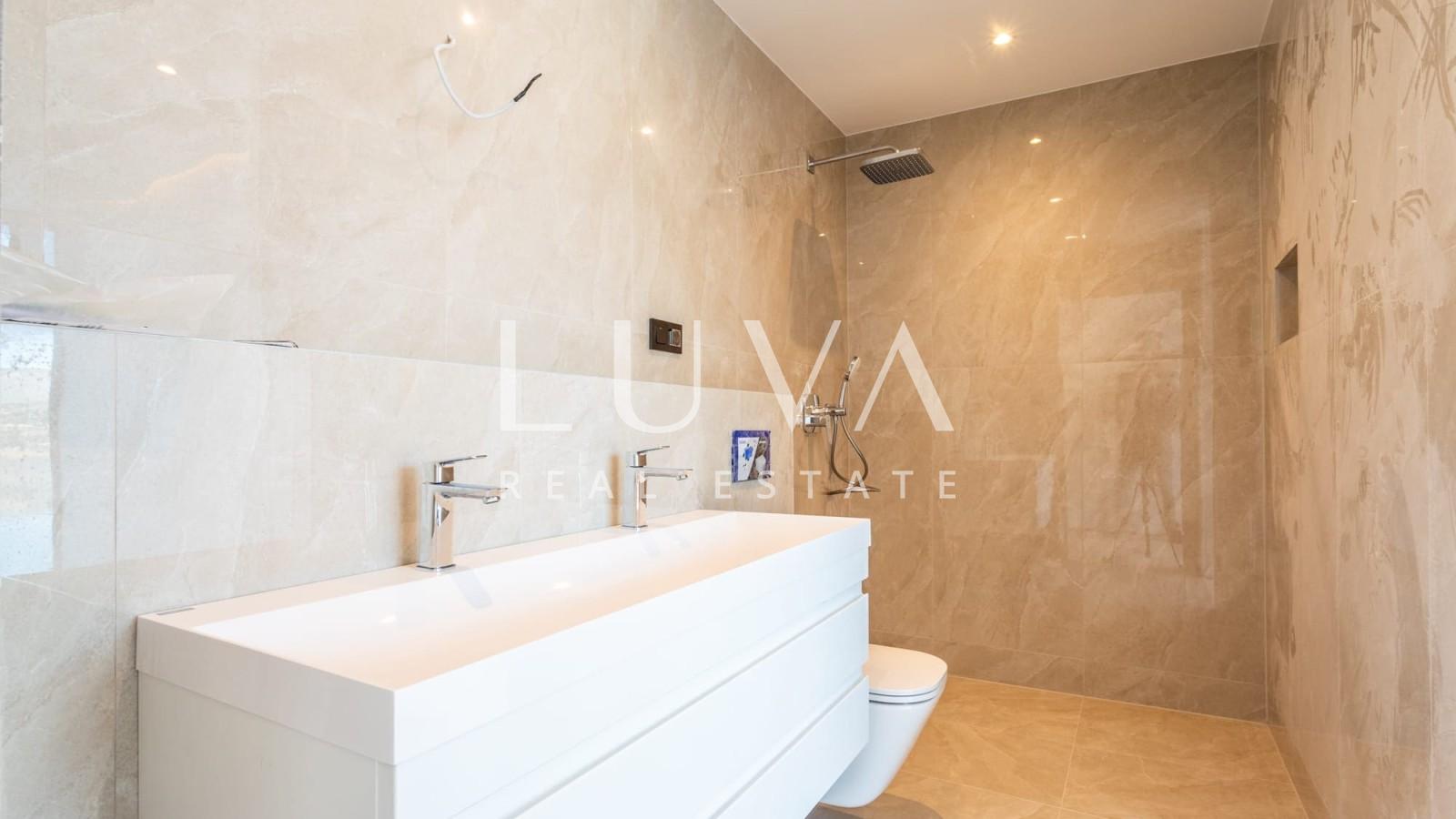 Čiovo, Mastrinka, nova luksuzna vila s bazenom uz more