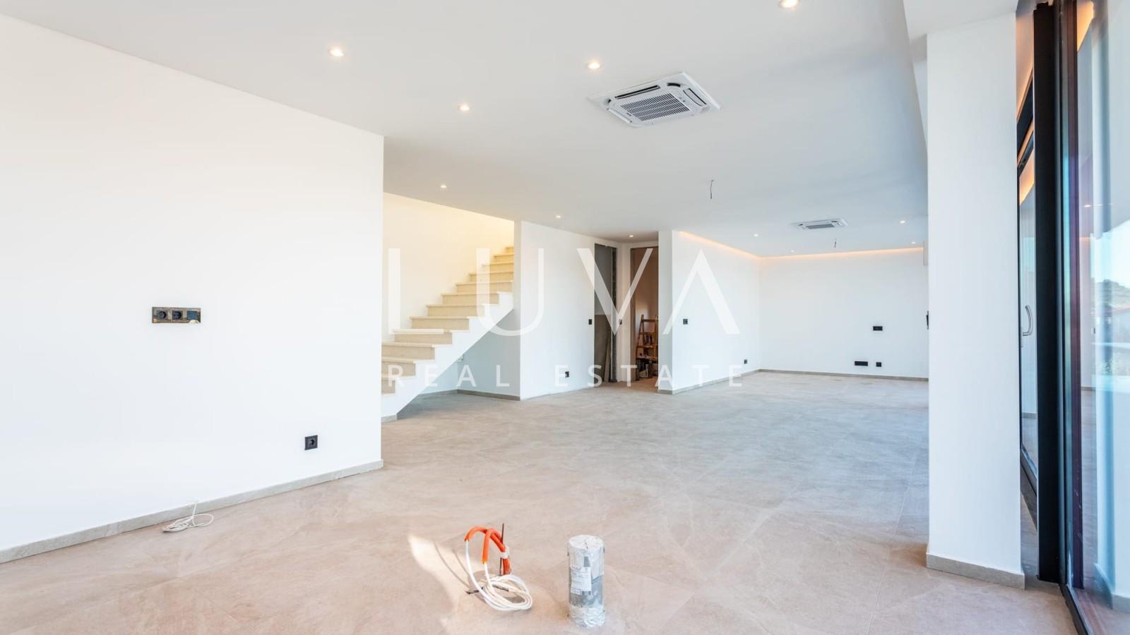 Čiovo, Mastrinka, nova luksuzna vila s bazenom uz more