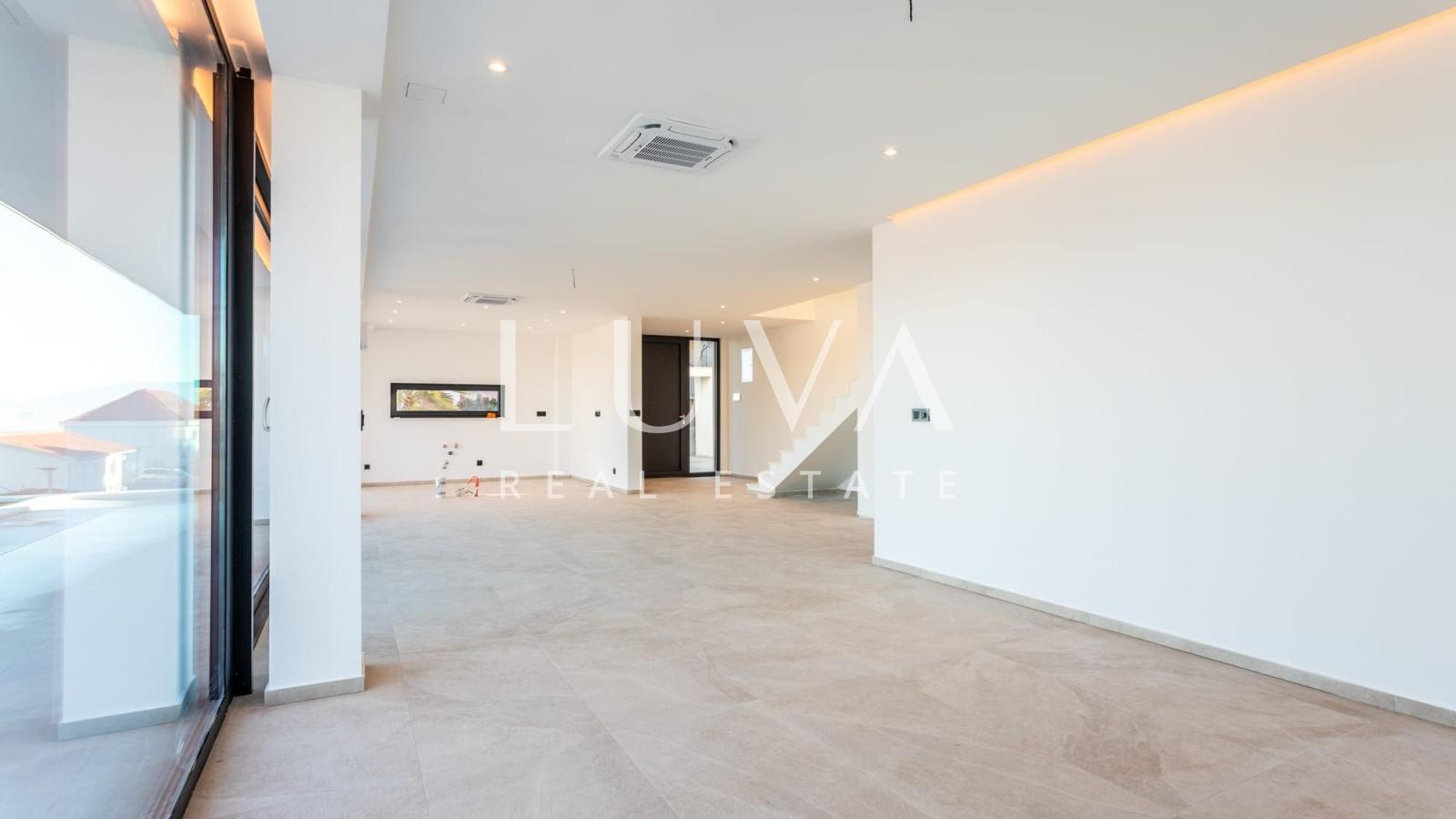 Čiovo, Mastrinka, nova luksuzna vila s bazenom uz more