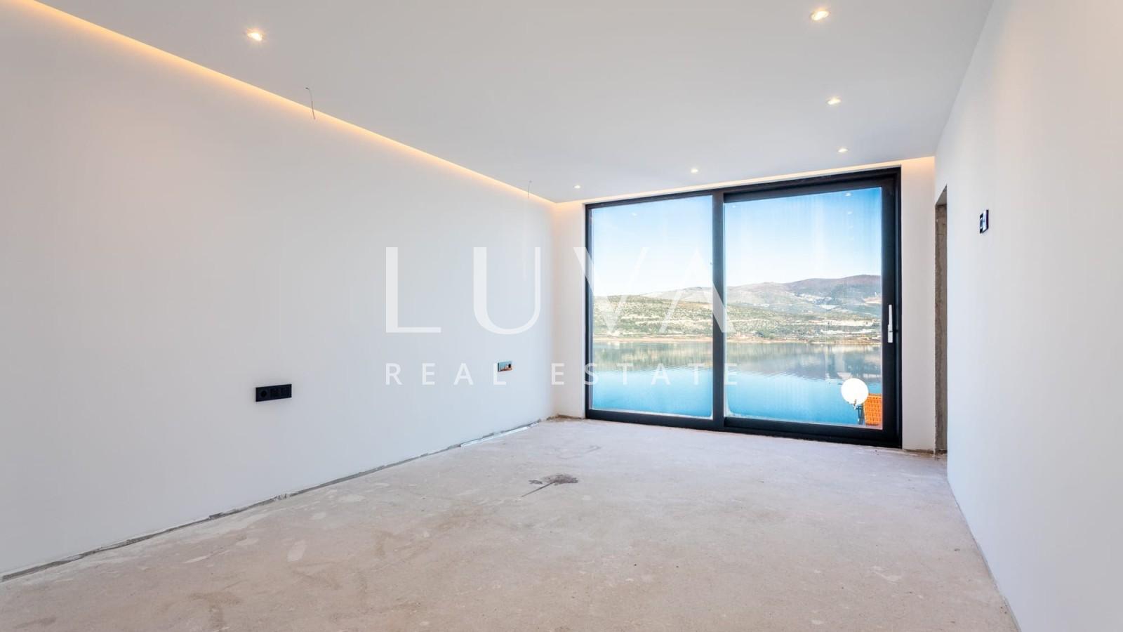 Čiovo, Mastrinka, nova luksuzna vila s bazenom uz more