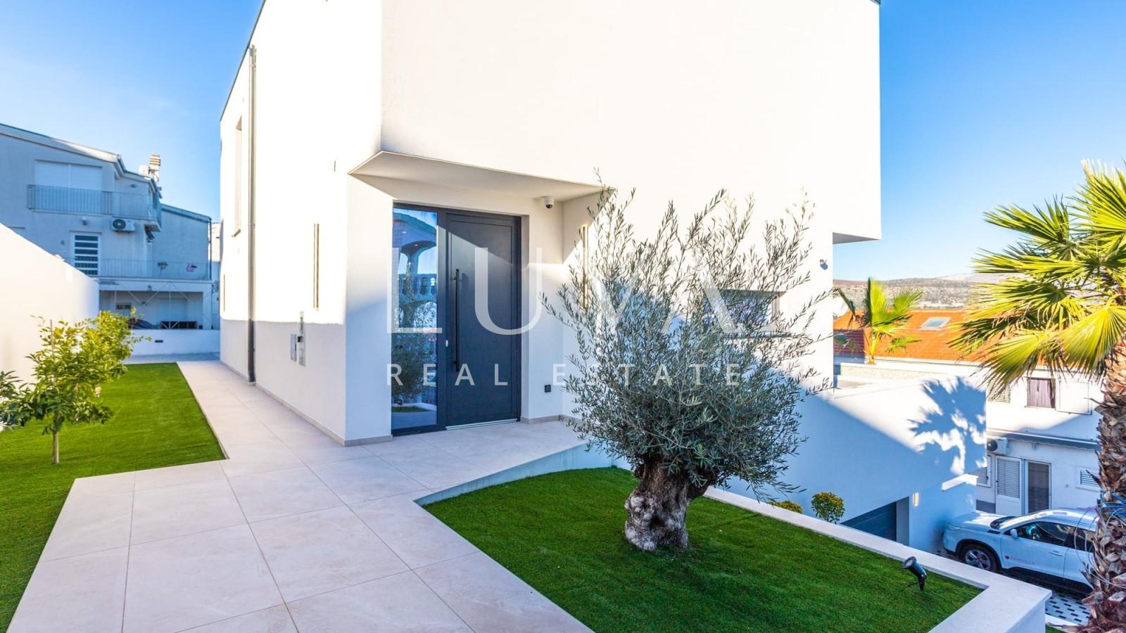 Čiovo, Mastrinka, nova luksuzna vila s bazenom uz more