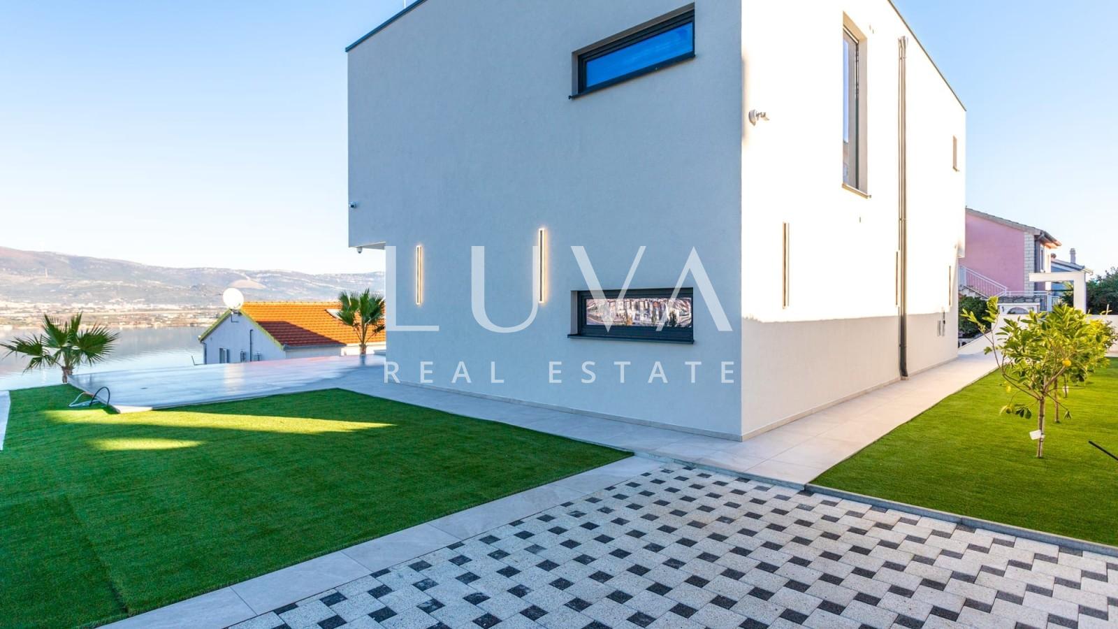 Čiovo, Mastrinka, nova luksuzna vila s bazenom uz more