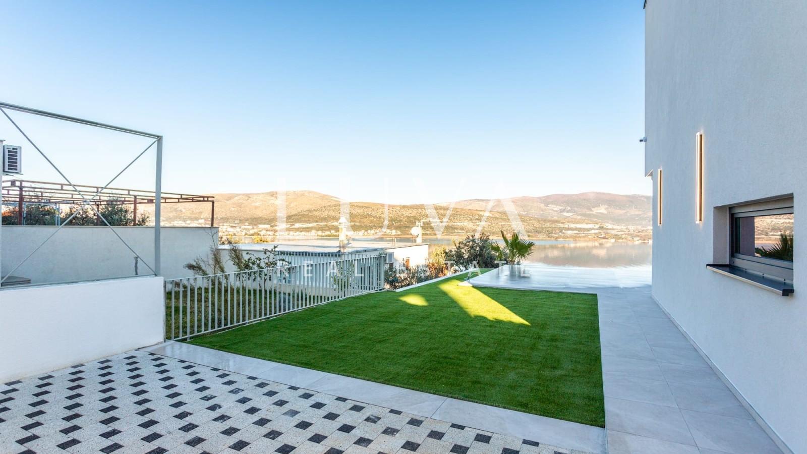 Čiovo, Mastrinka, nova luksuzna vila s bazenom uz more