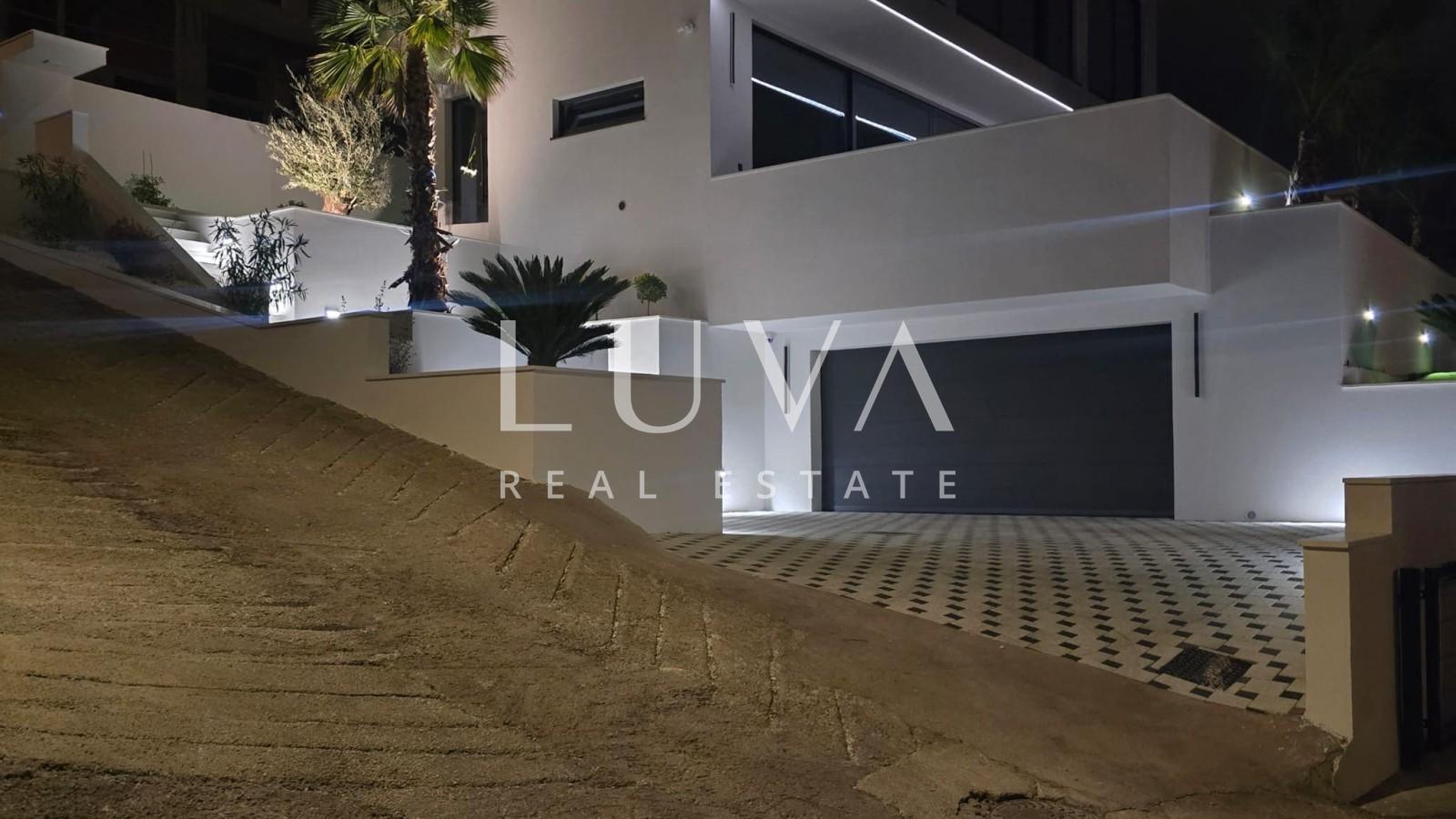 Čiovo, Mastrinka, nova luksuzna vila s bazenom uz more