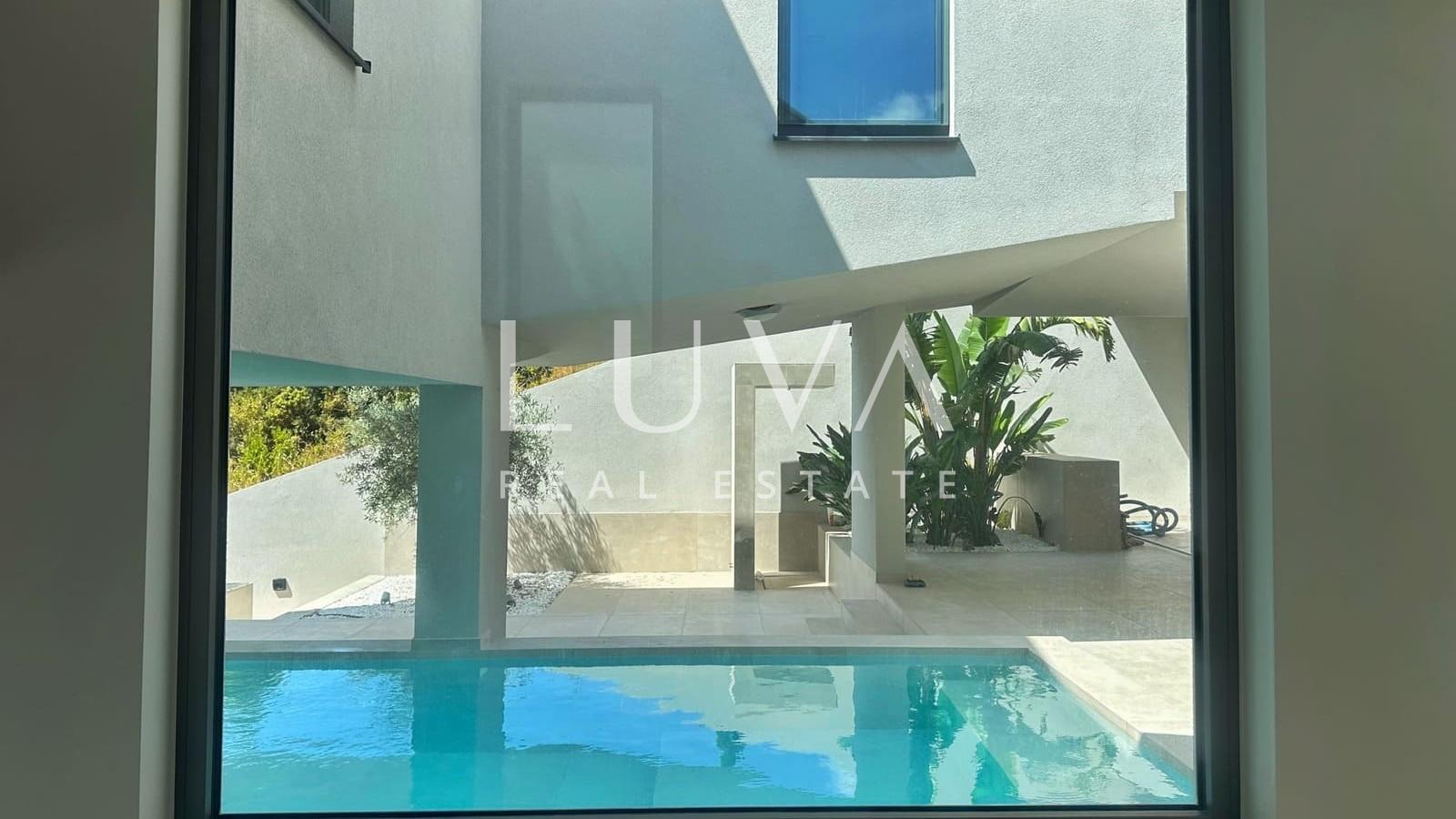 Korčula, luksuzna vila s bazenom uz more na prodaju