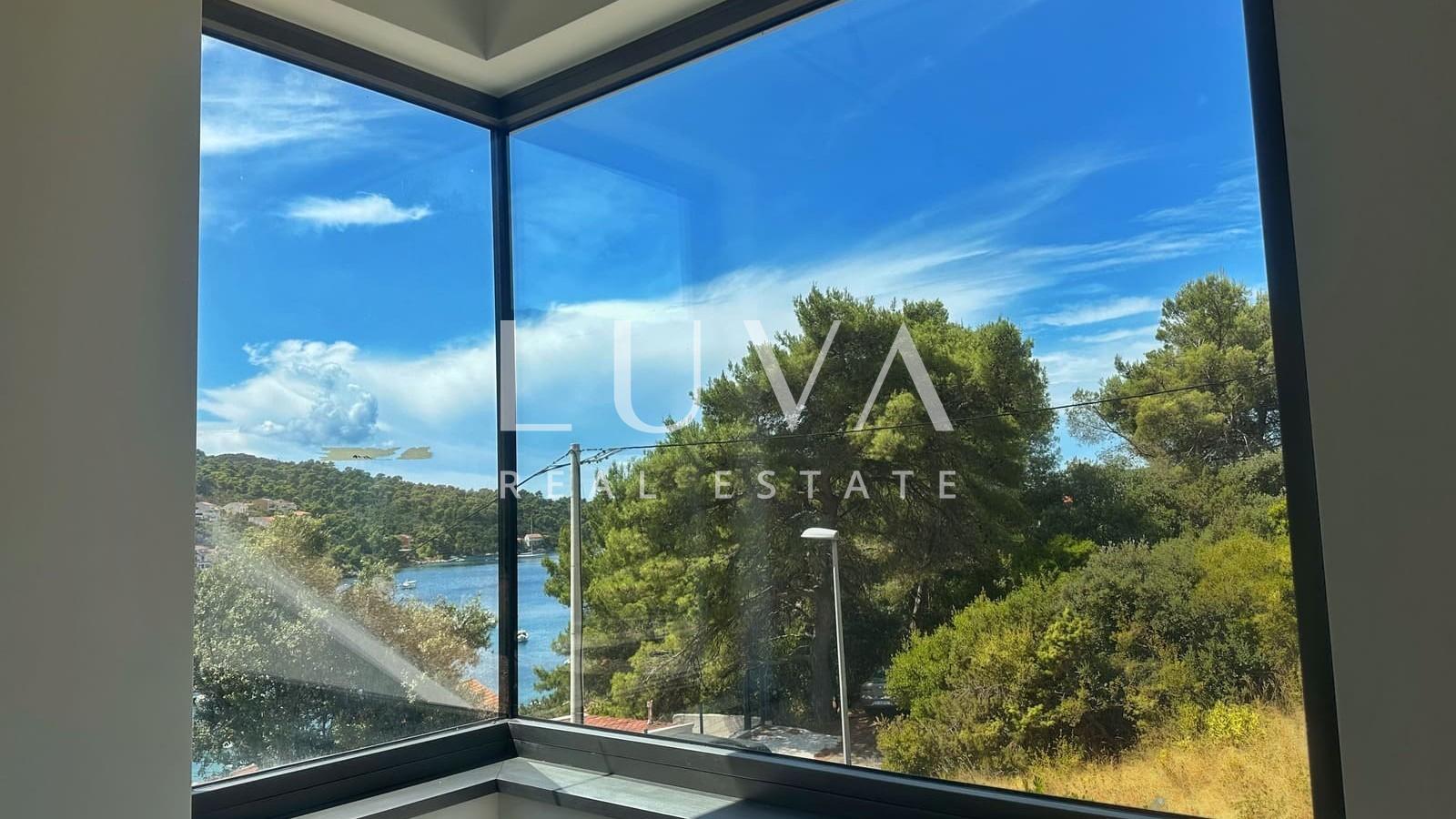 Korčula, luksuzna vila s bazenom uz more na prodaju