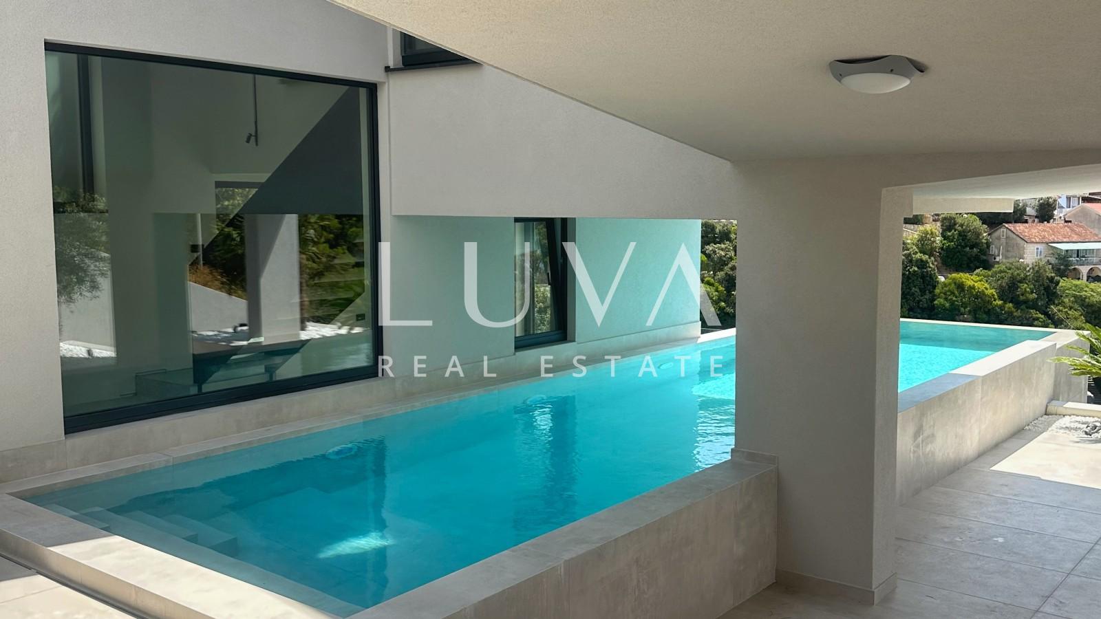 Korčula, luksuzna vila s bazenom uz more na prodaju