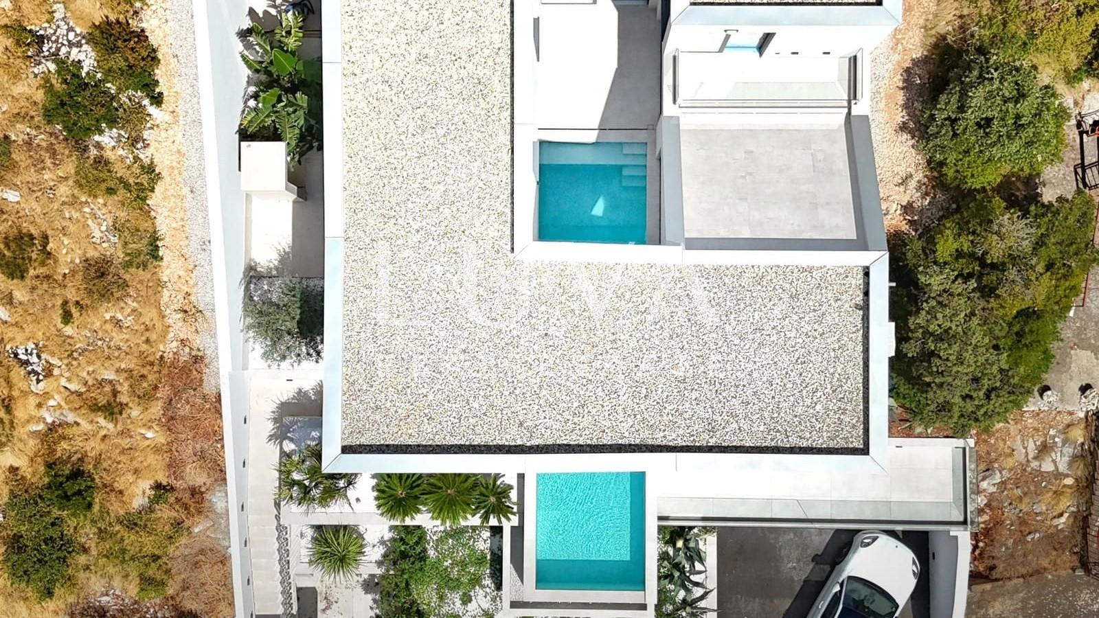 Korčula, luksuzna vila s bazenom uz more na prodaju