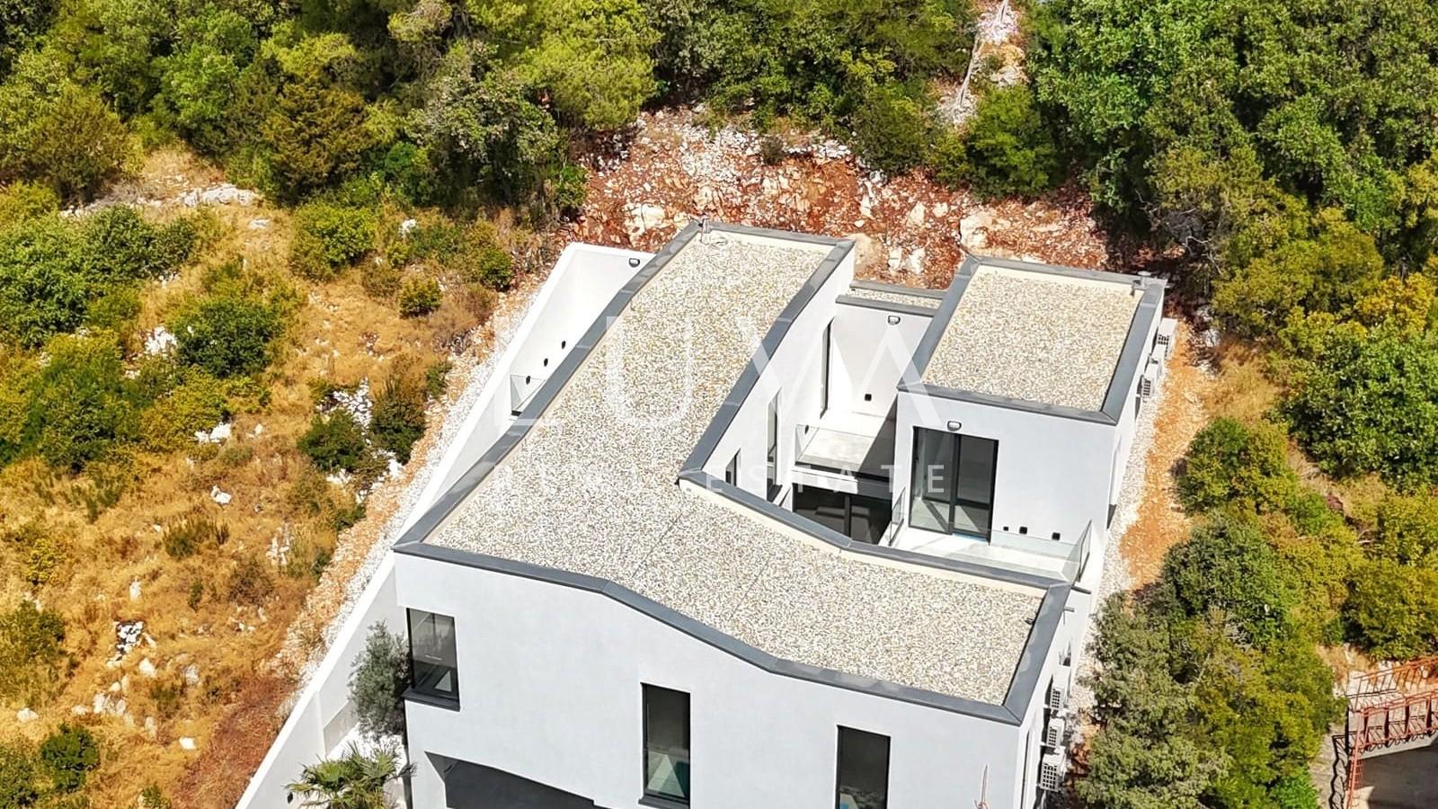 Korčula, luksuzna vila s bazenom uz more na prodaju