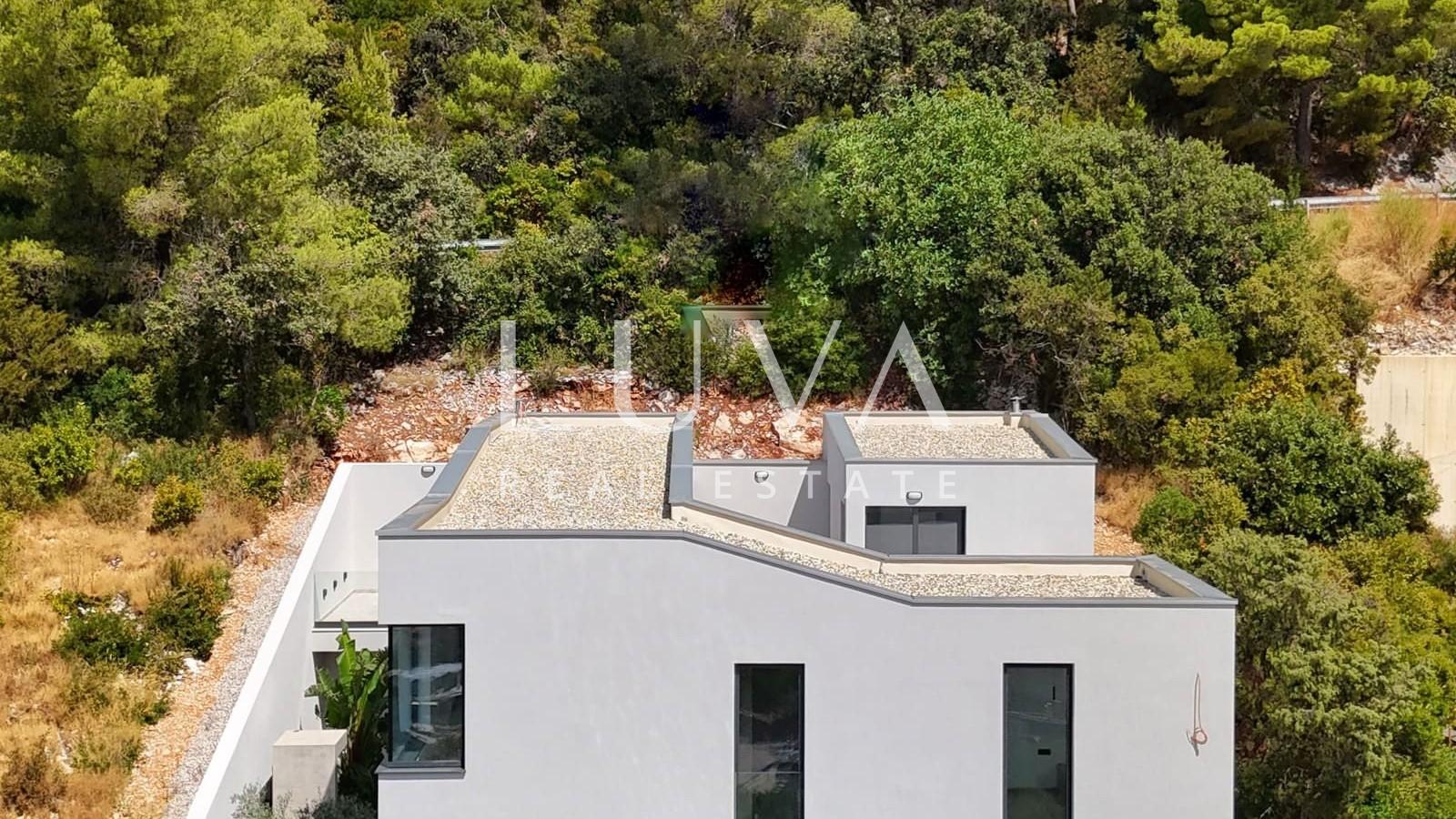 Korčula, luksuzna vila s bazenom uz more na prodaju